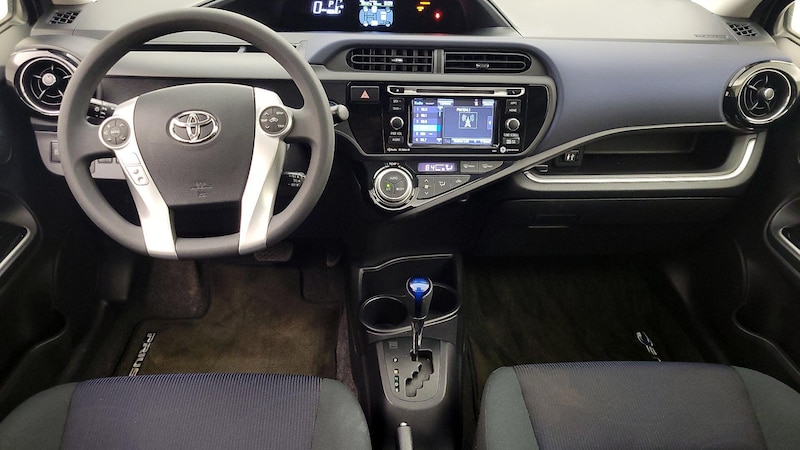 2016 Toyota Prius c Three 9