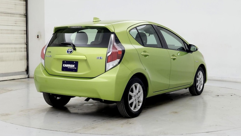 2016 Toyota Prius c Three 8