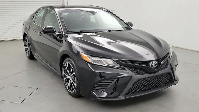 2019 Toyota Camry SE Hero Image