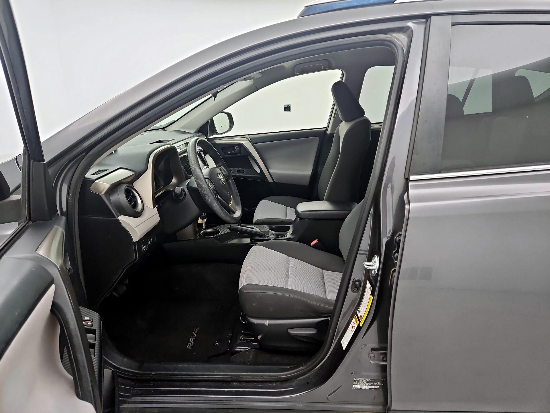 Thumbnail: 2015 Toyota RAV4 - 11