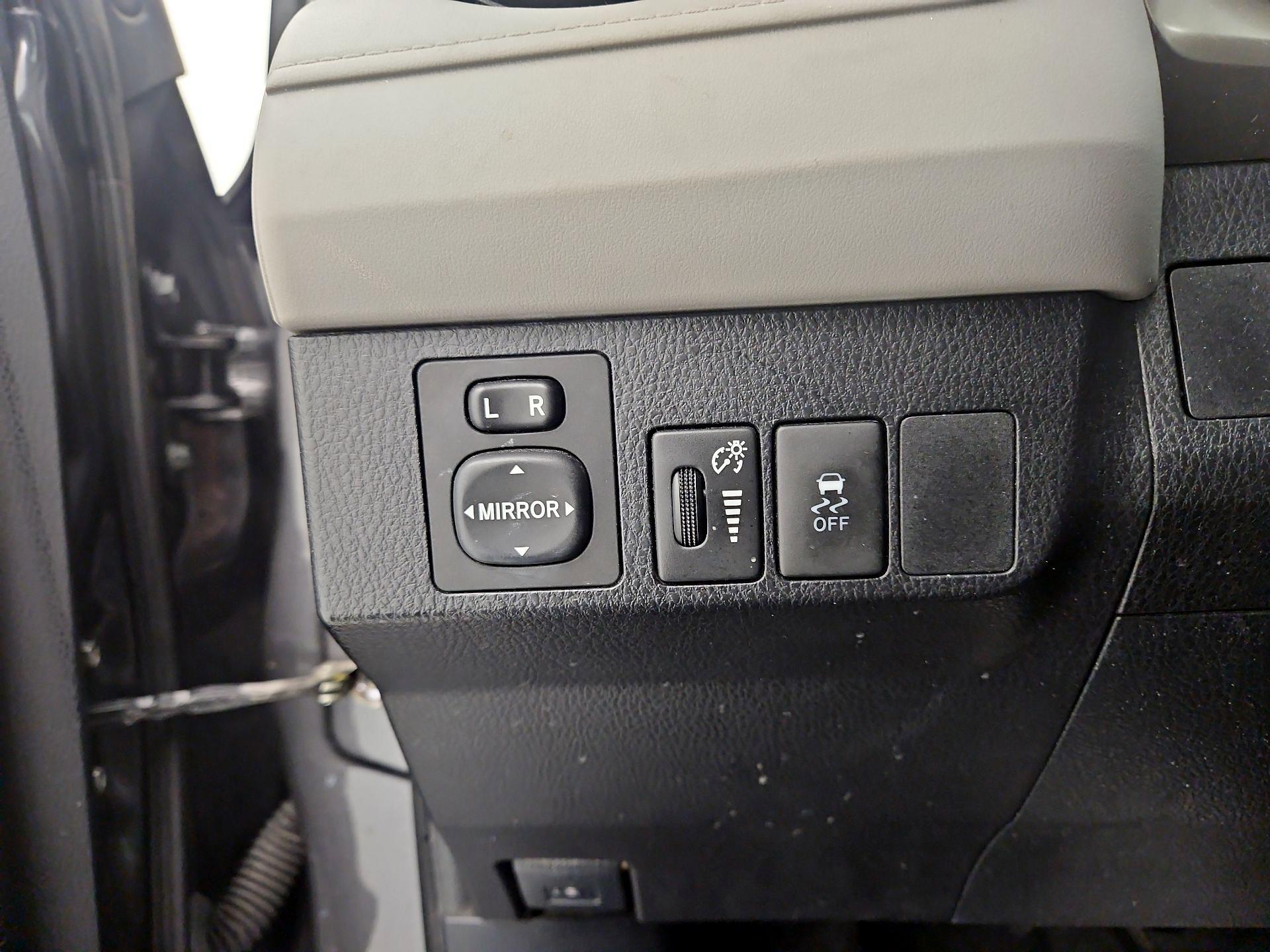 Thumbnail: 2015 Toyota RAV4 - 13