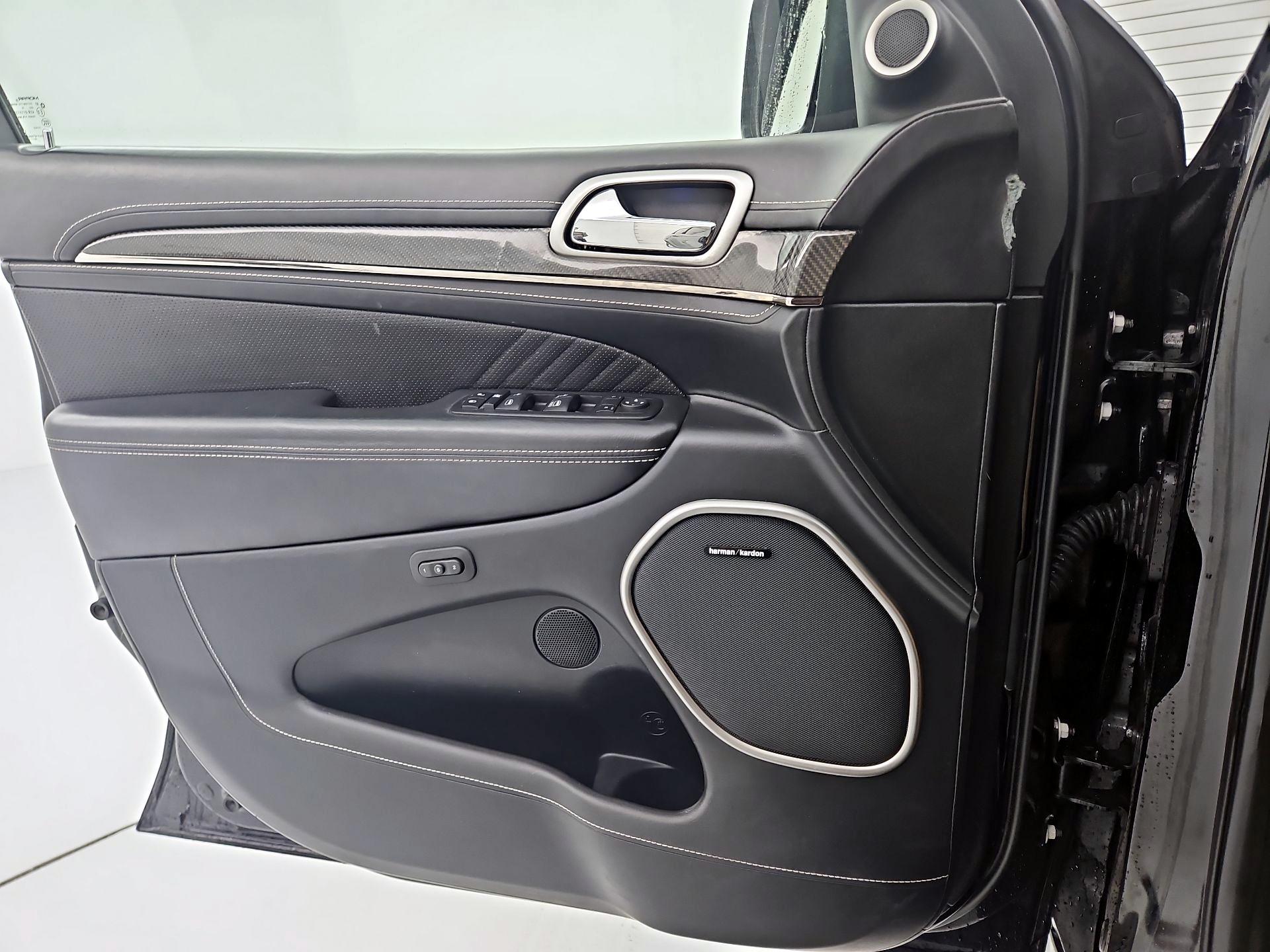 Thumbnail: 2017 Jeep Grand Cherokee - 12