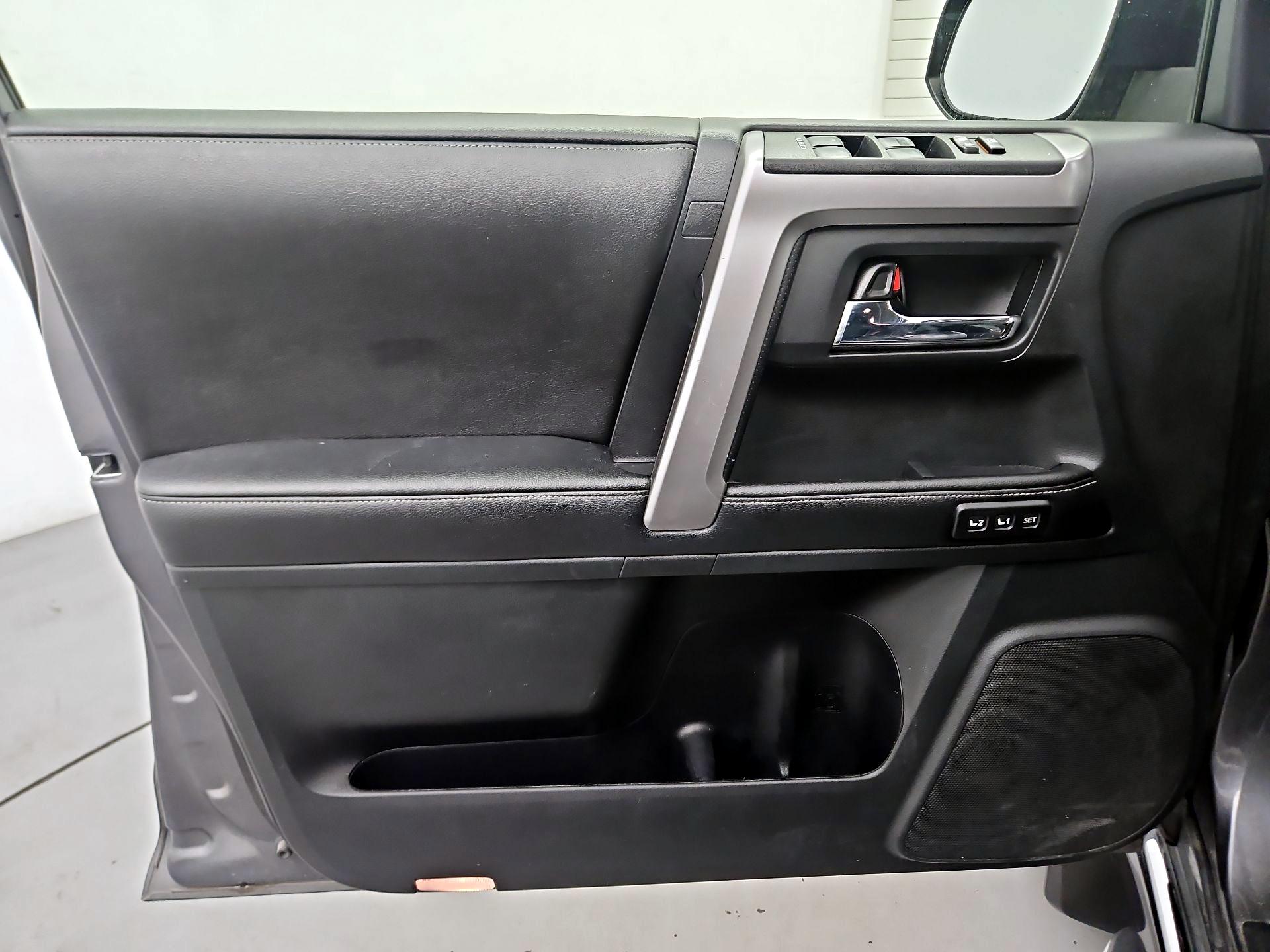 Thumbnail: 2015 Toyota 4Runner - 12