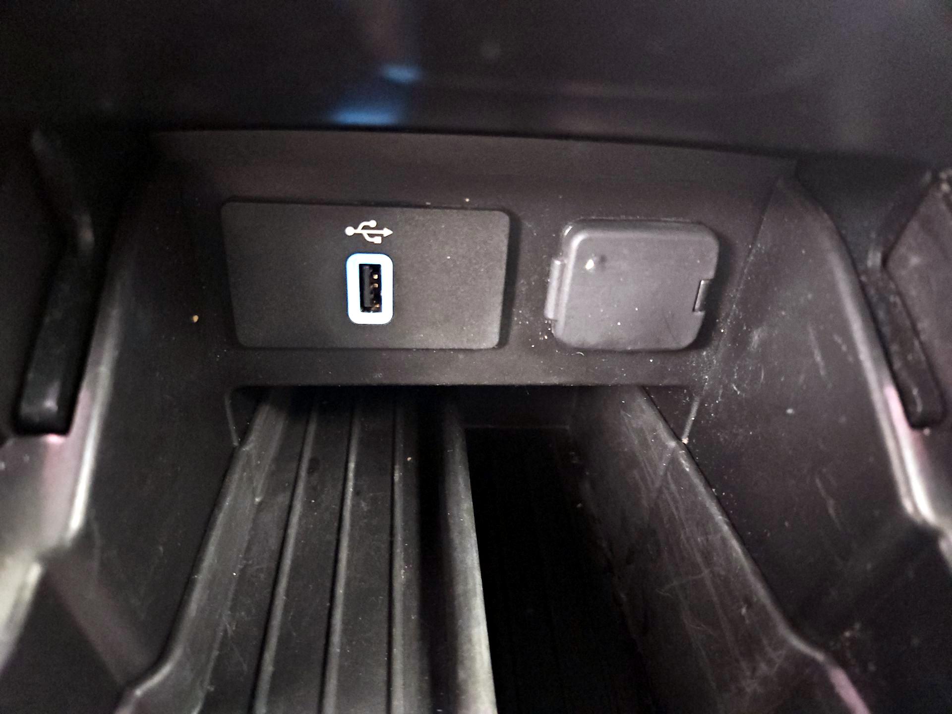 Thumbnail: 2019 Ford Explorer - 18