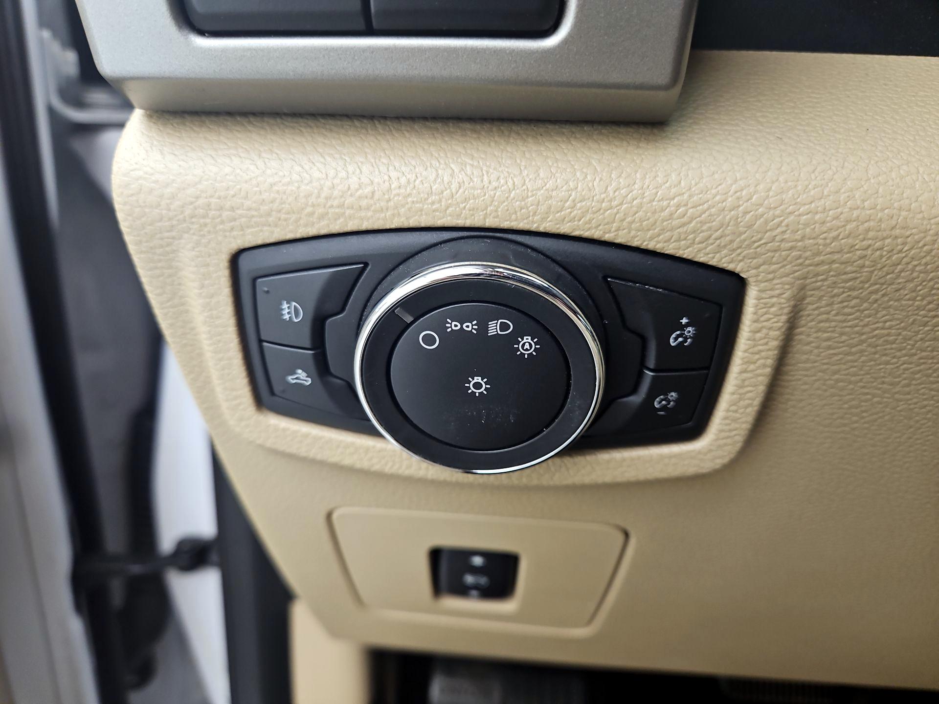 Thumbnail: 2016 Ford F-150 - 13