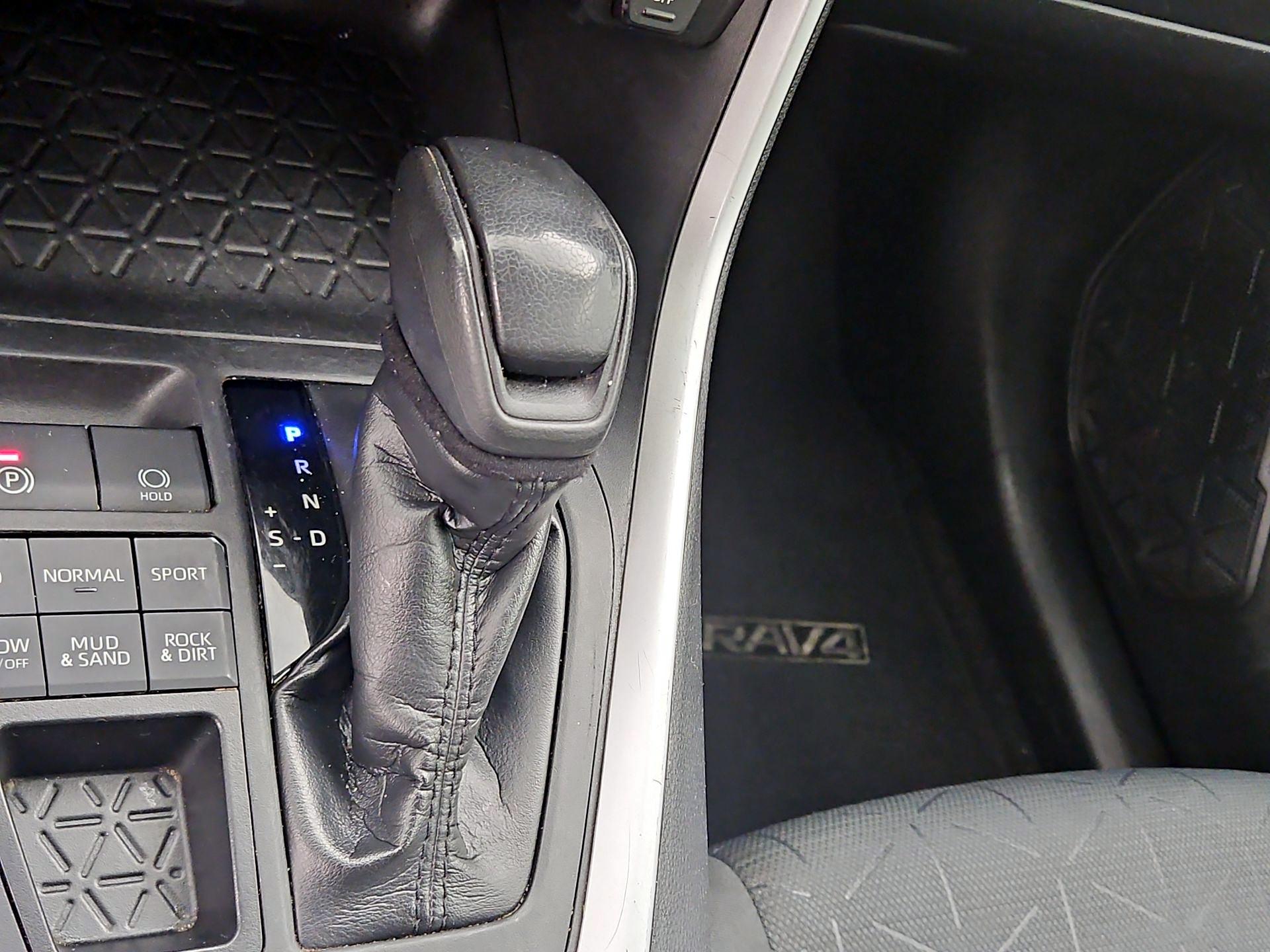 Thumbnail: 2020 Toyota RAV4 - 17