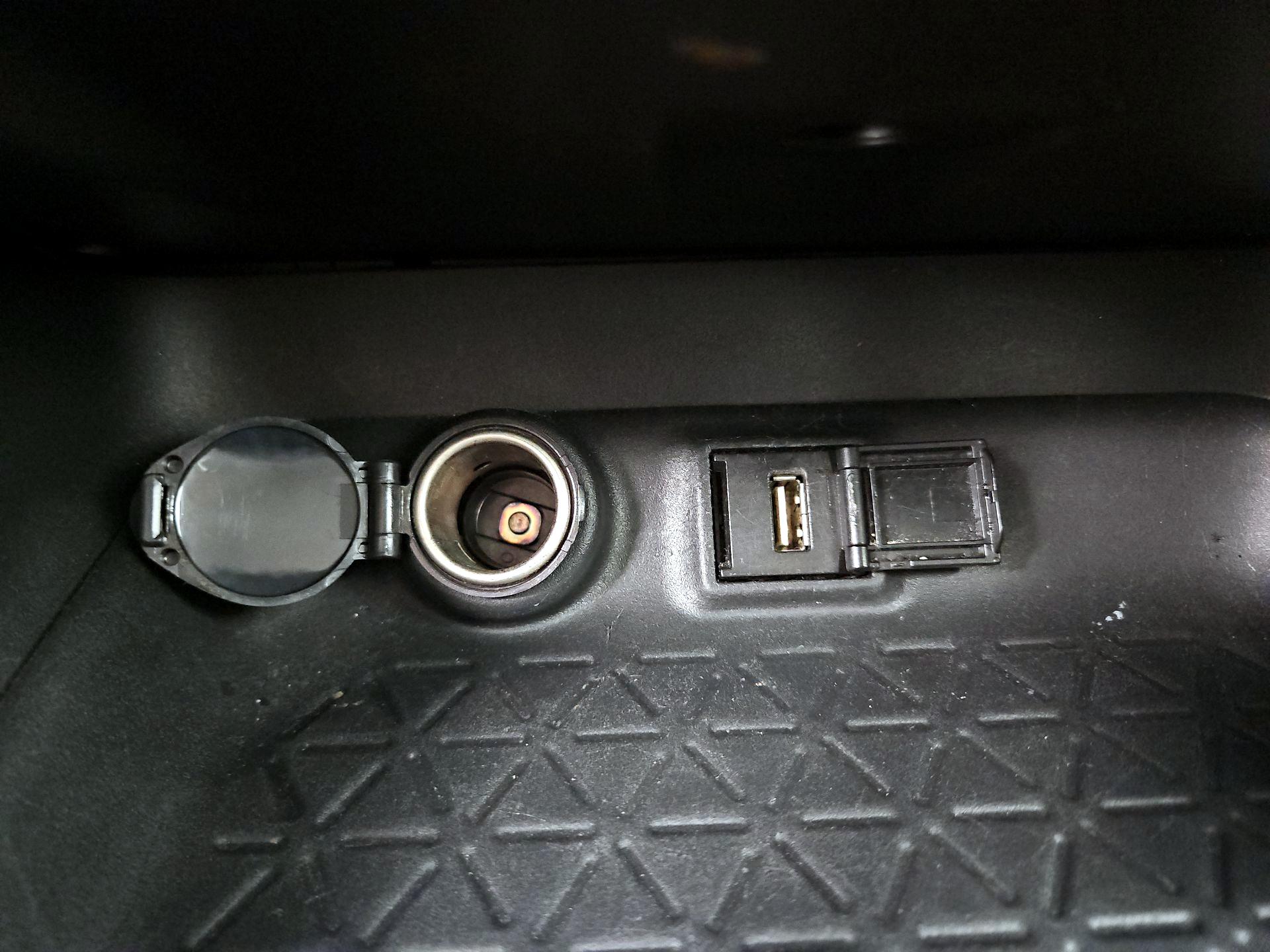 Thumbnail: 2020 Toyota RAV4 - 18