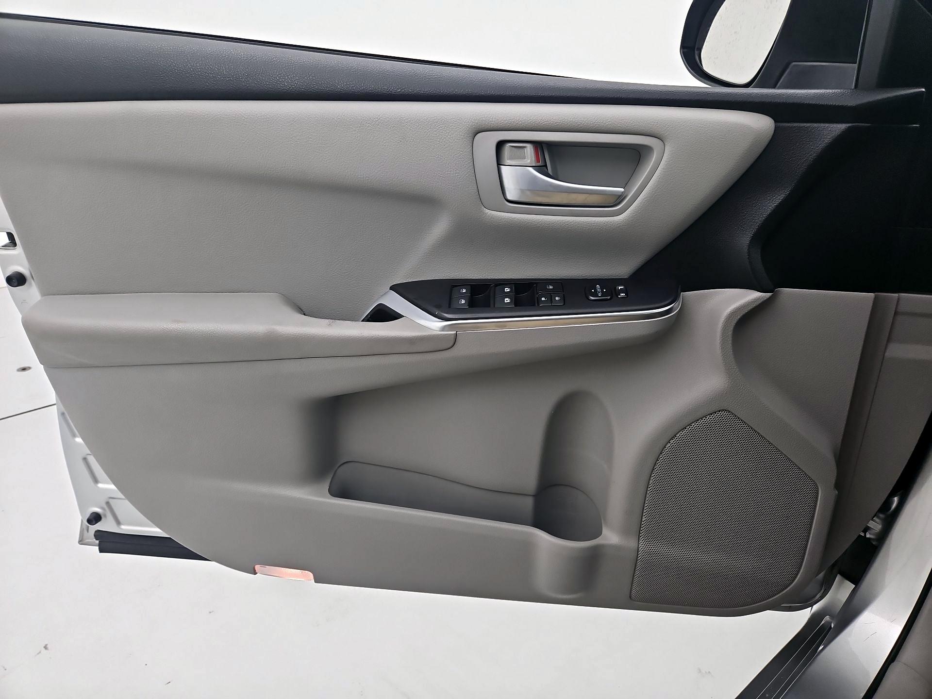 Thumbnail: 2017 Toyota Camry - 12