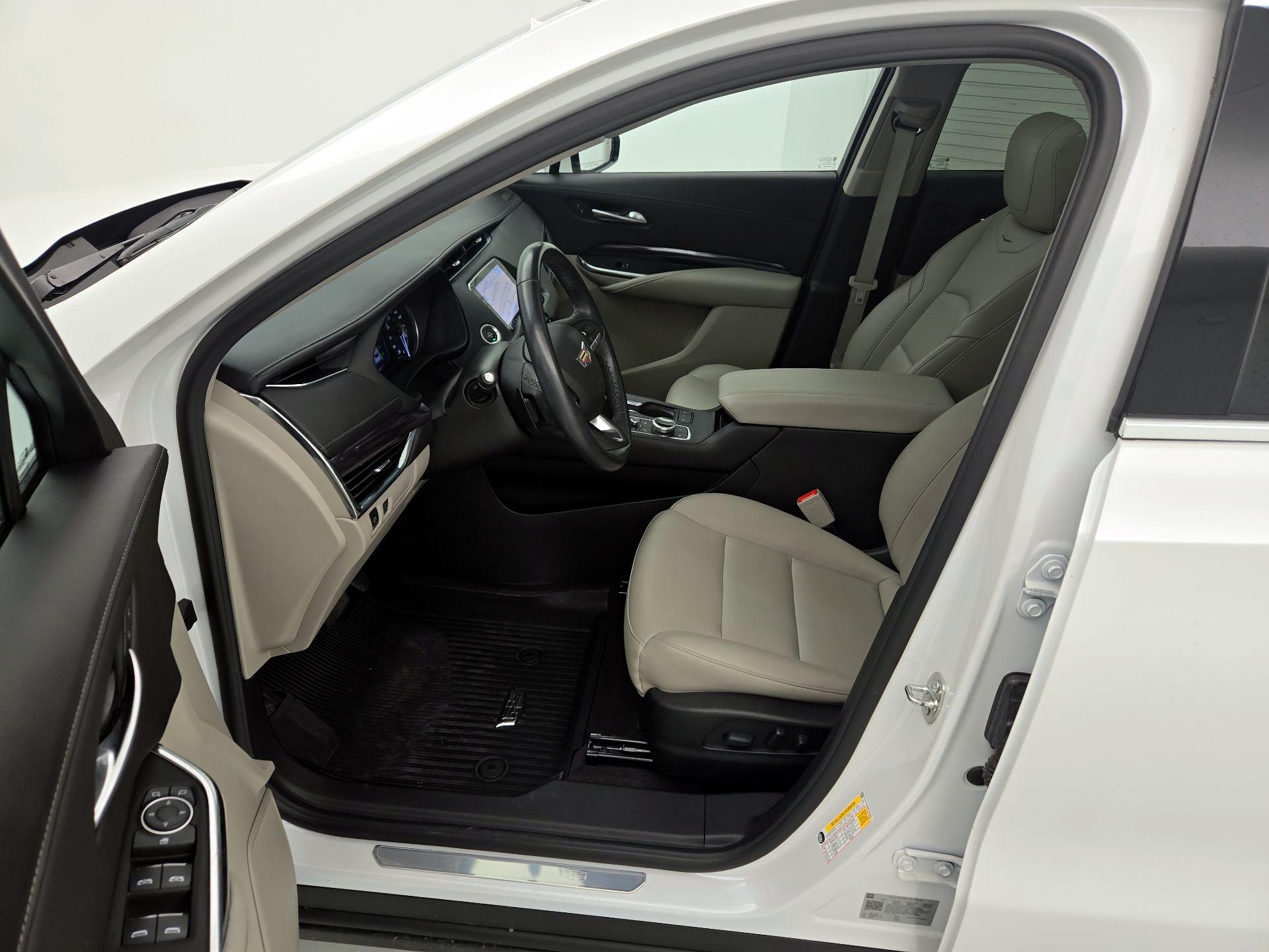 Thumbnail: 2023 Cadillac XT4 - 11