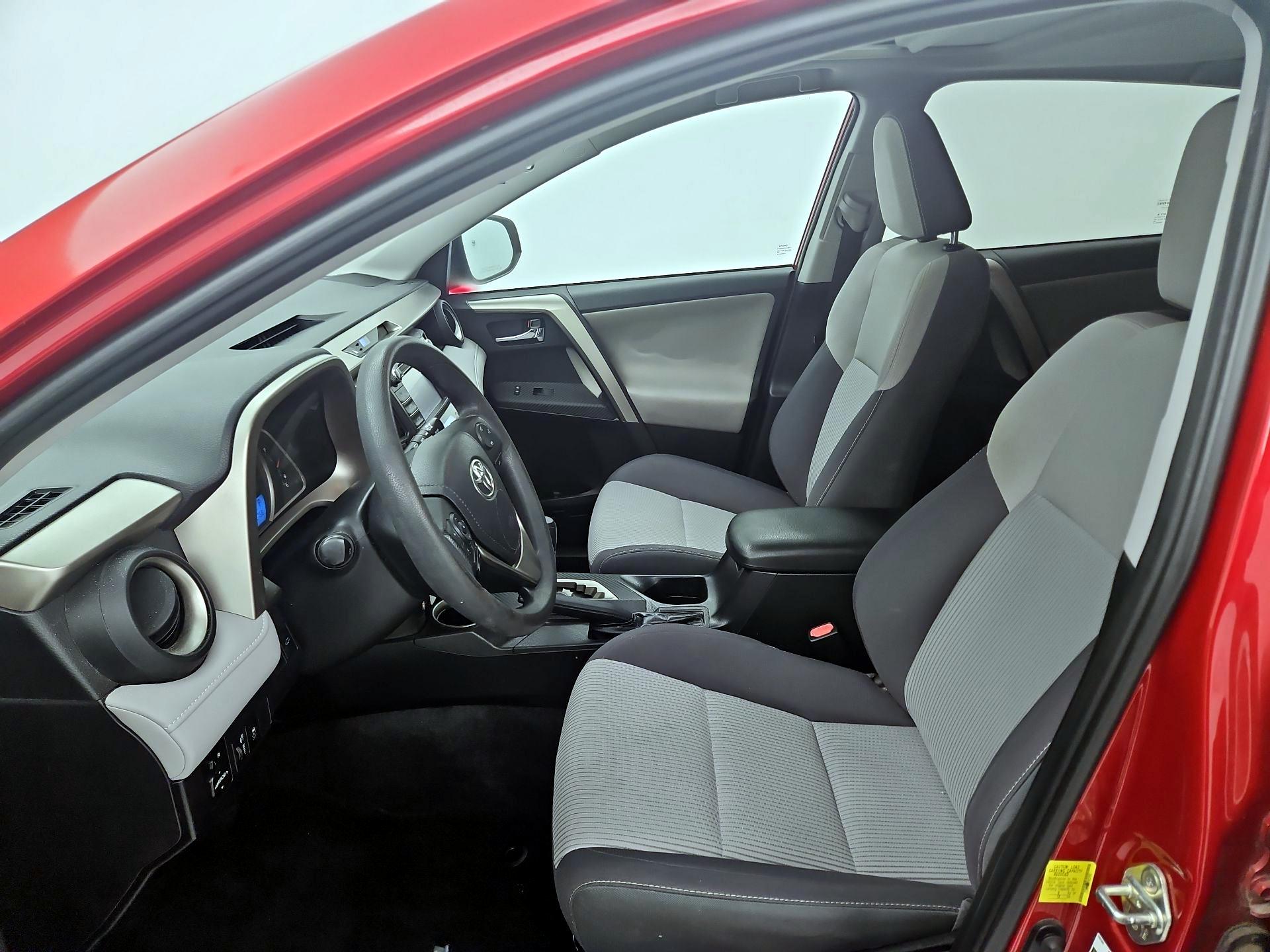 Thumbnail: 2015 Toyota RAV4 - 11