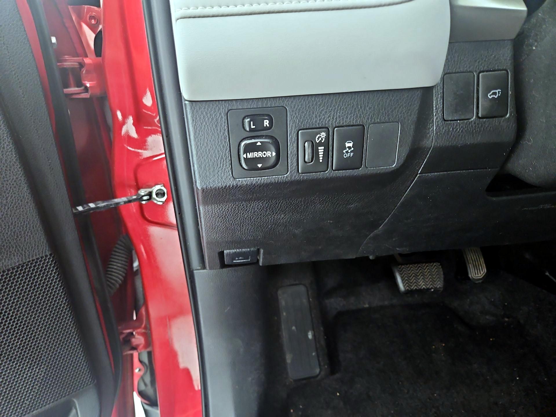 Thumbnail: 2015 Toyota RAV4 - 13