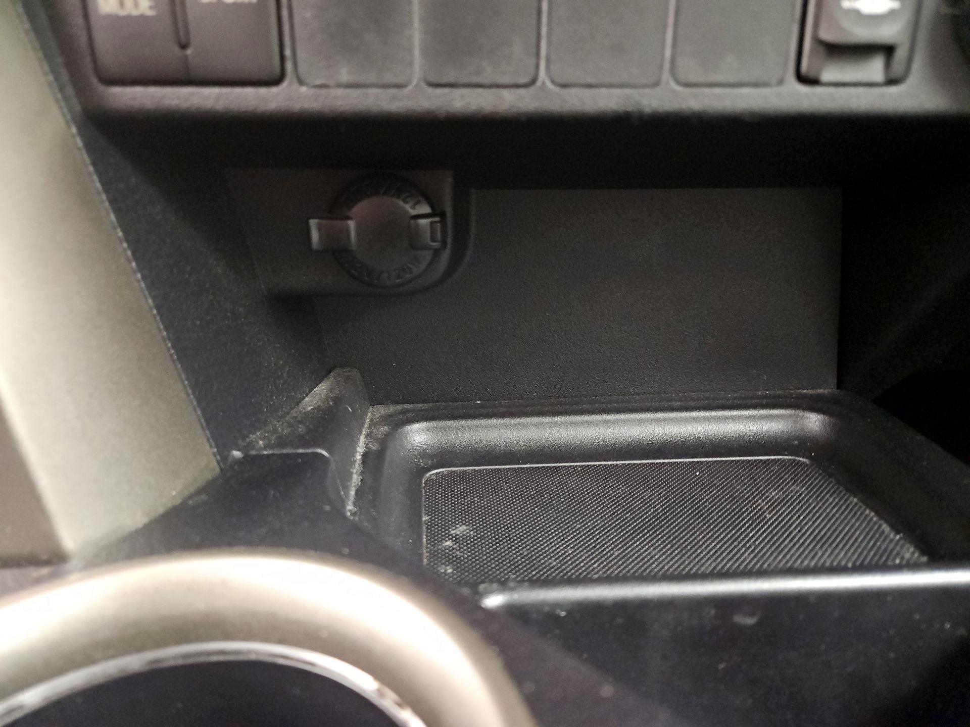 Thumbnail: 2015 Toyota RAV4 - 18