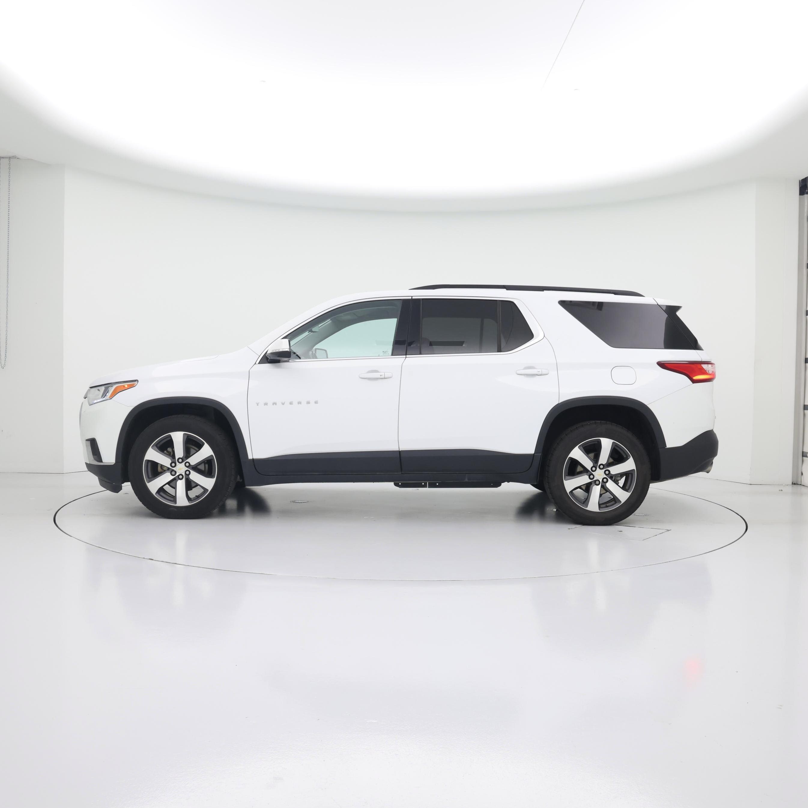 Thumbnail: 2019 Chevrolet Traverse - 3