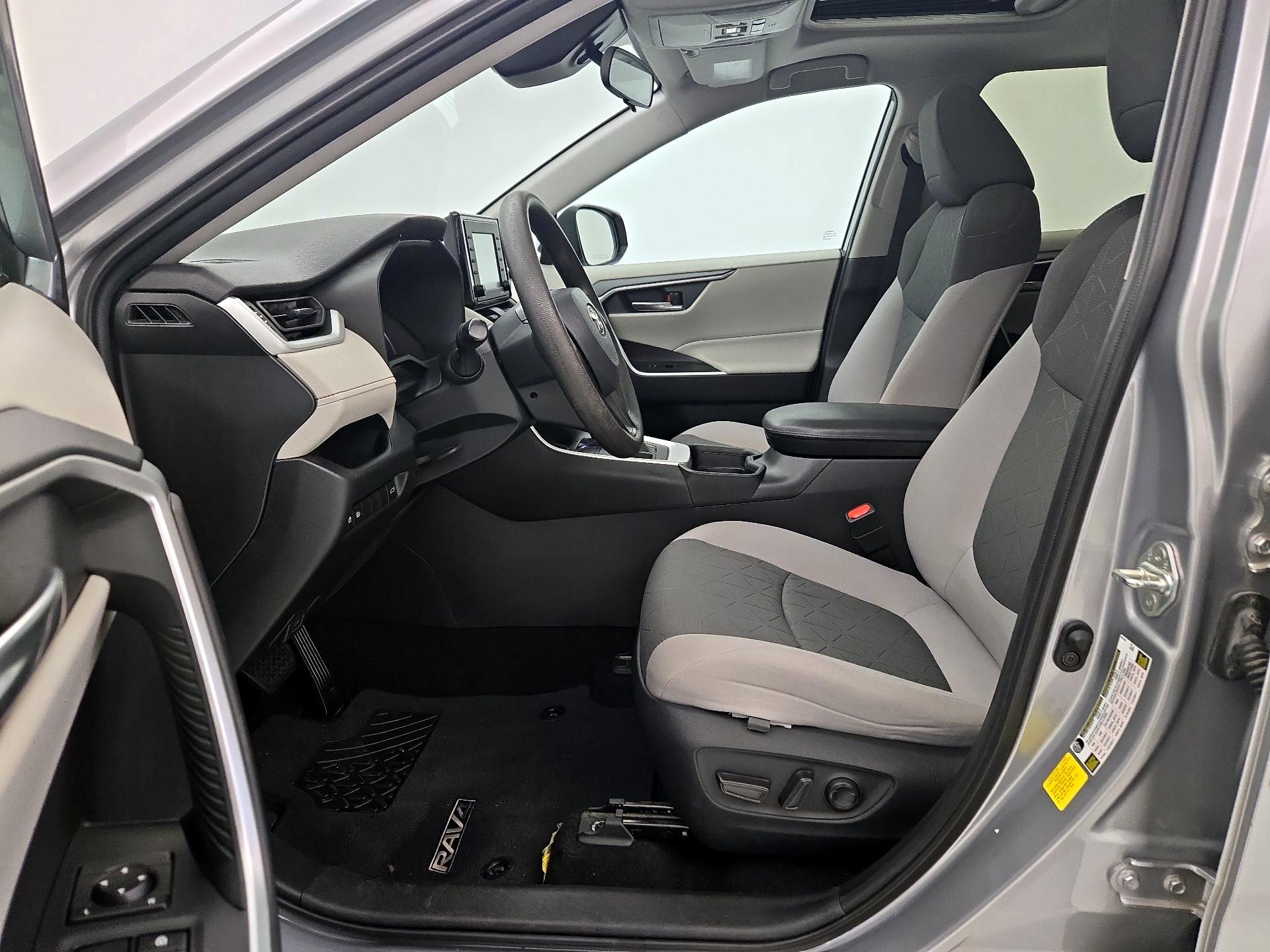 Thumbnail: 2020 Toyota RAV4 - 11