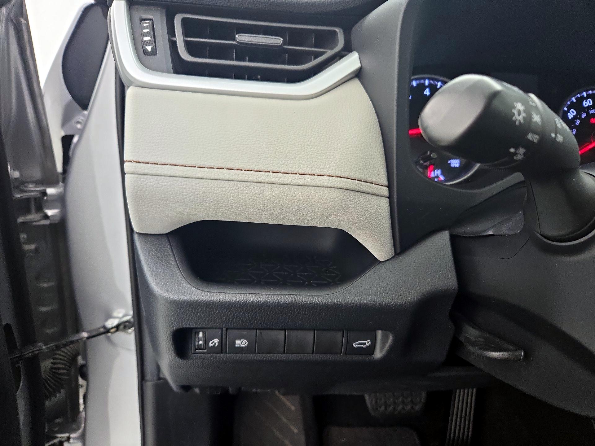 Thumbnail: 2020 Toyota RAV4 - 13