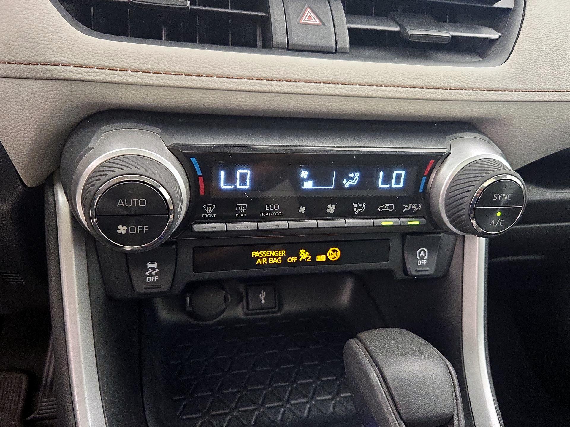 Thumbnail: 2020 Toyota RAV4 - 16