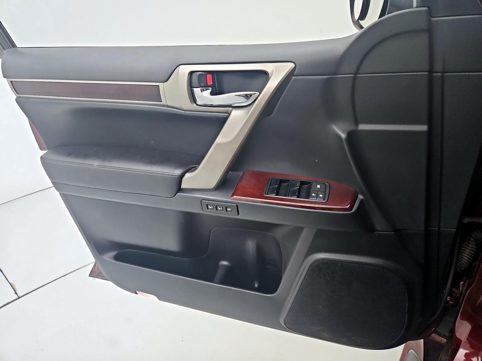Thumbnail: 2016 Lexus GX - 12