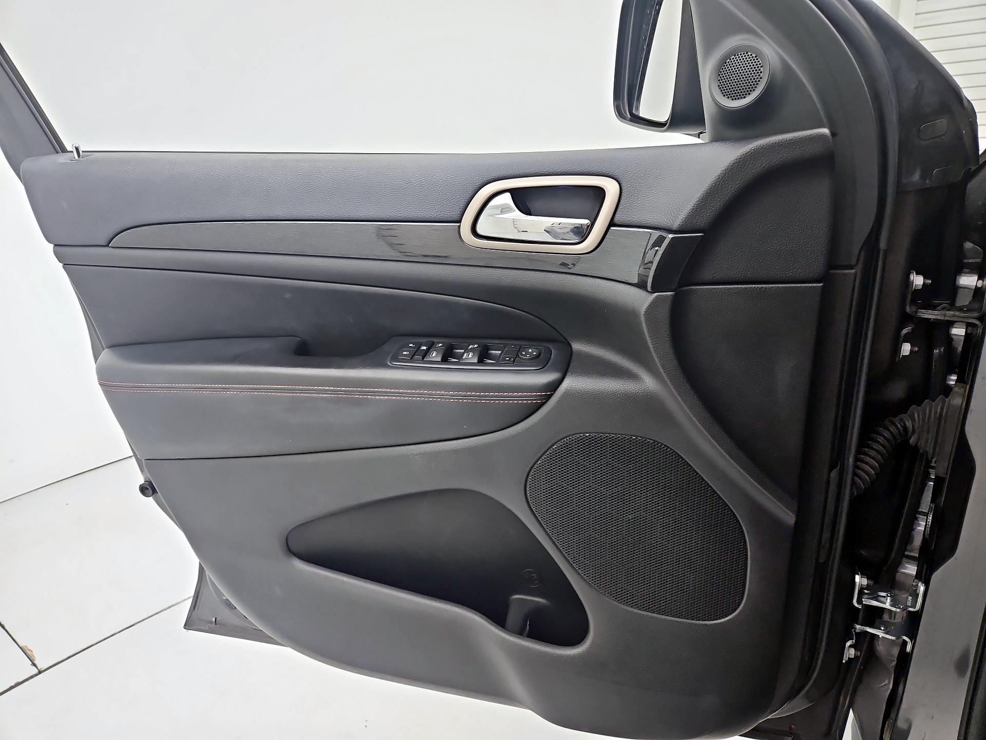 Thumbnail: 2016 Jeep Grand Cherokee - 12