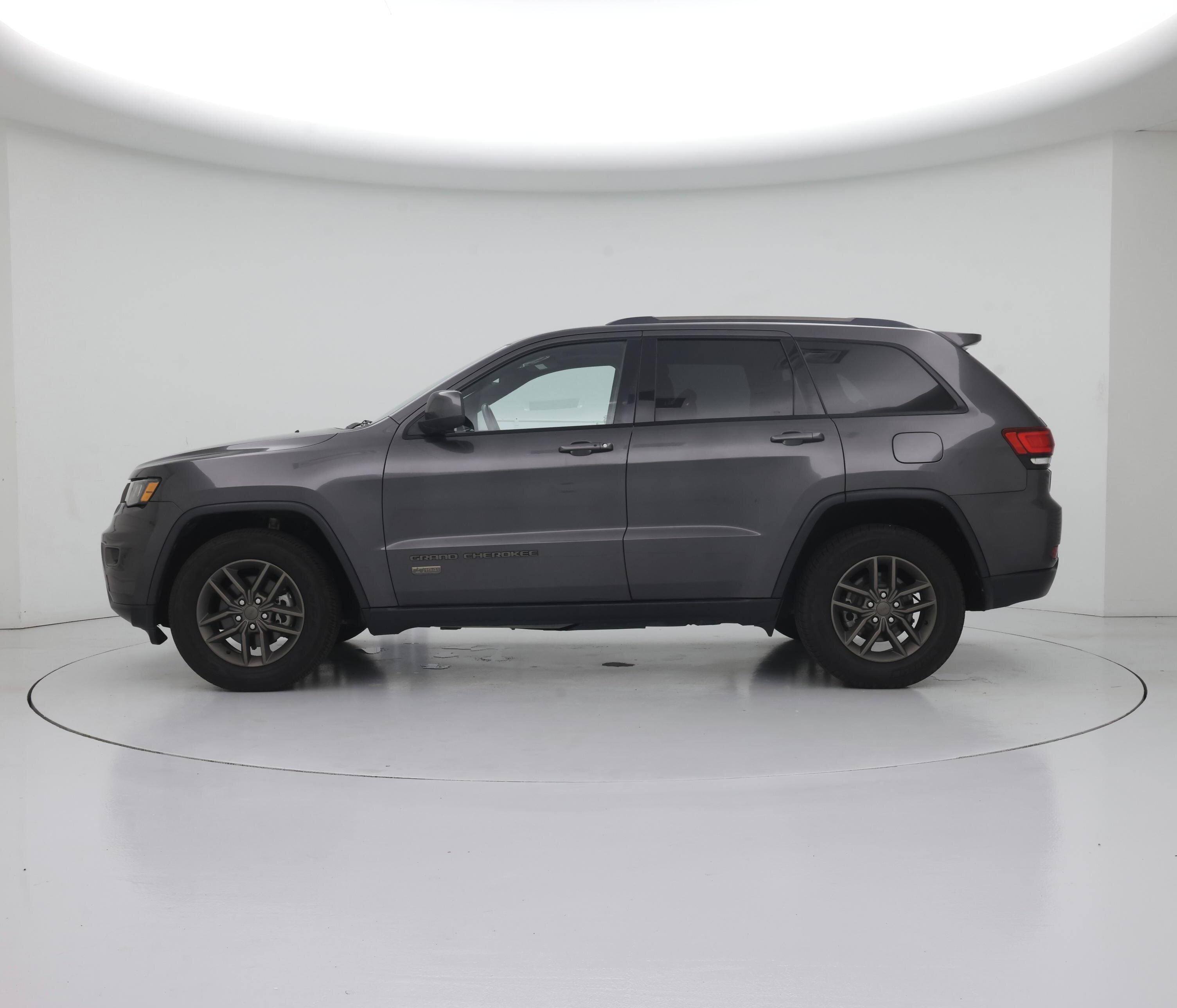 Thumbnail: 2016 Jeep Grand Cherokee - 3