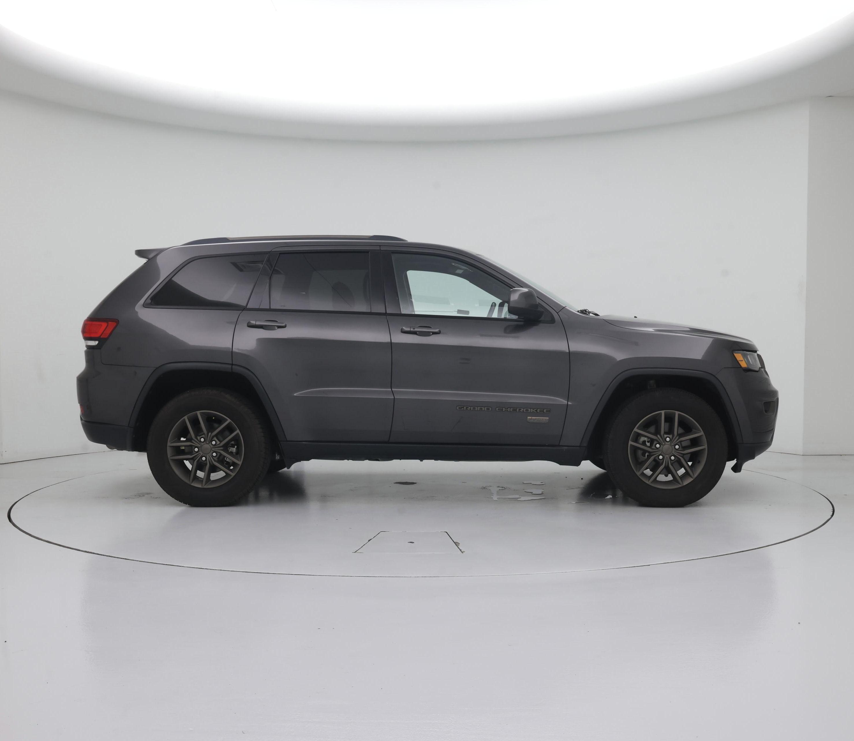 Thumbnail: 2016 Jeep Grand Cherokee - 7