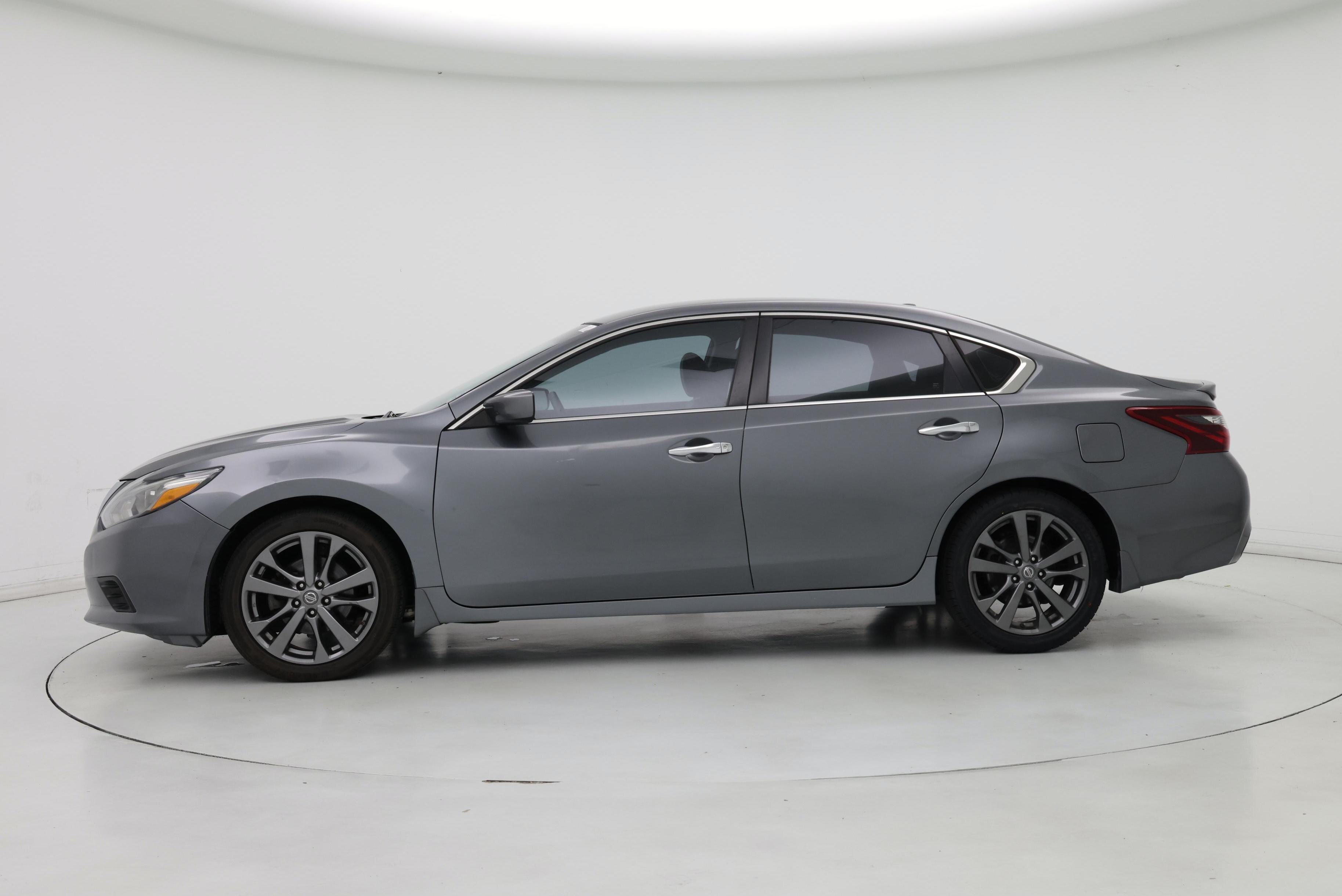 Thumbnail: 2018 Nissan Altima - 3