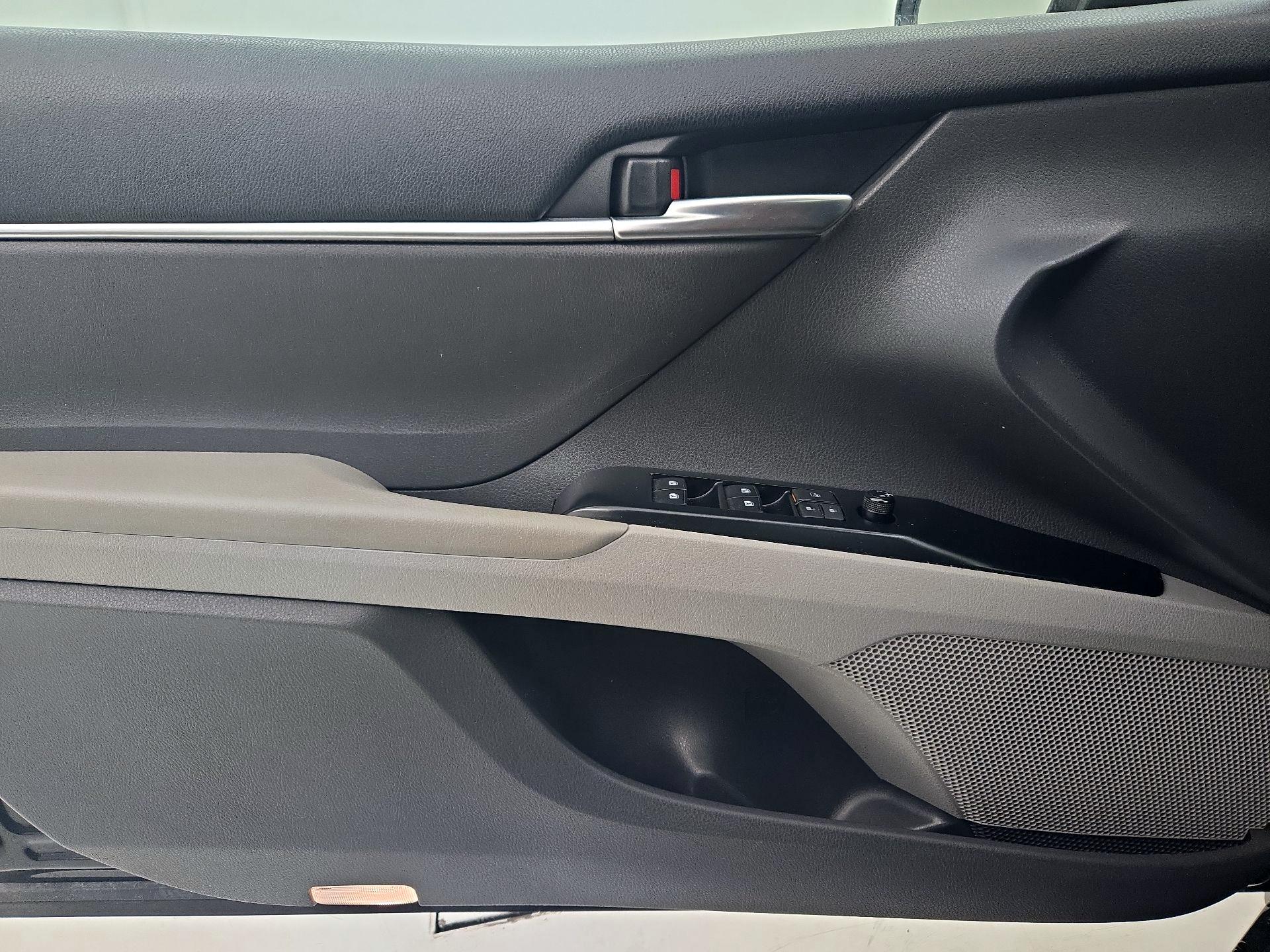 Thumbnail: 2018 Toyota Camry - 12