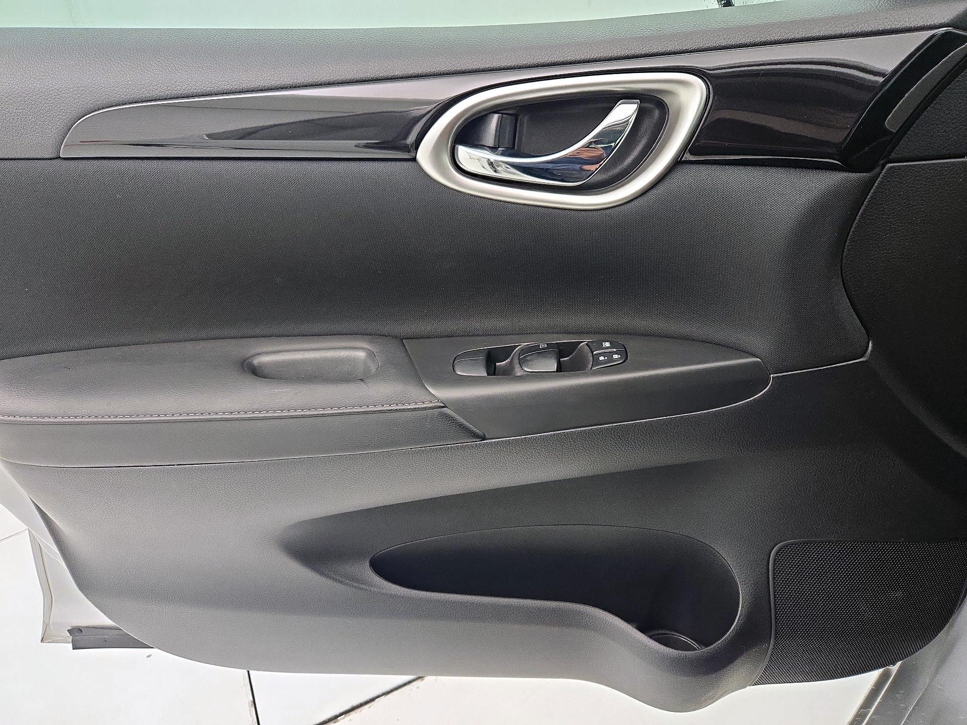 Thumbnail: 2019 Nissan Sentra - 12