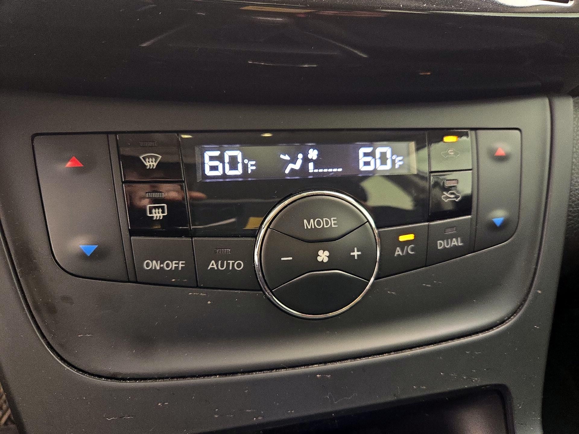 Thumbnail: 2019 Nissan Sentra - 16