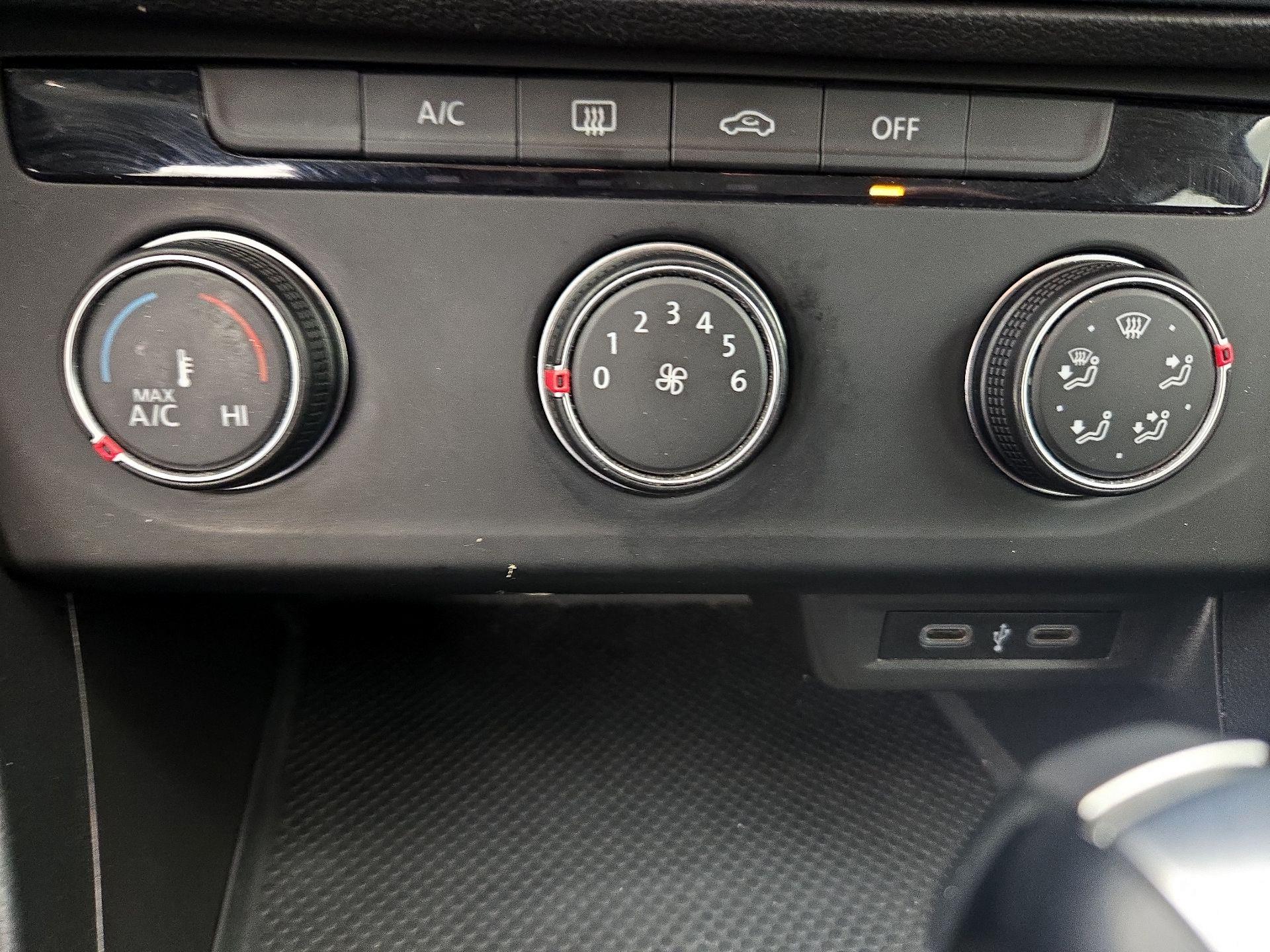 Thumbnail: 2021 Volkswagen Jetta - 16