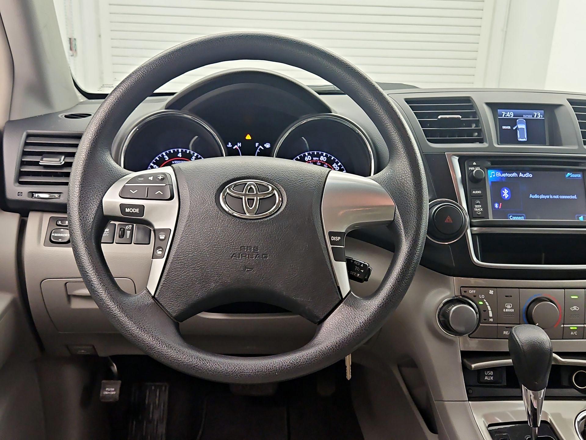 Thumbnail: 2013 Toyota Highlander - 10