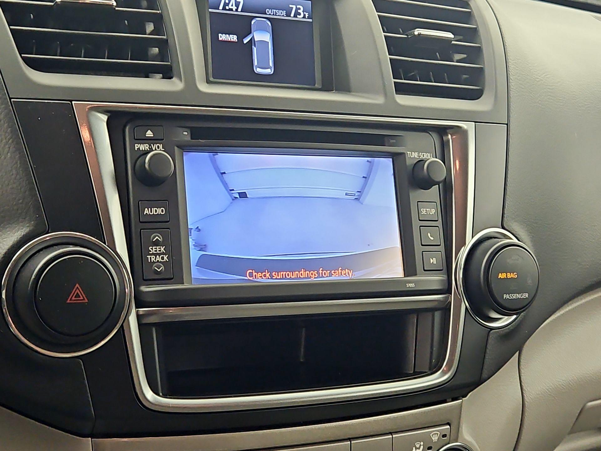 Thumbnail: 2013 Toyota Highlander - 14