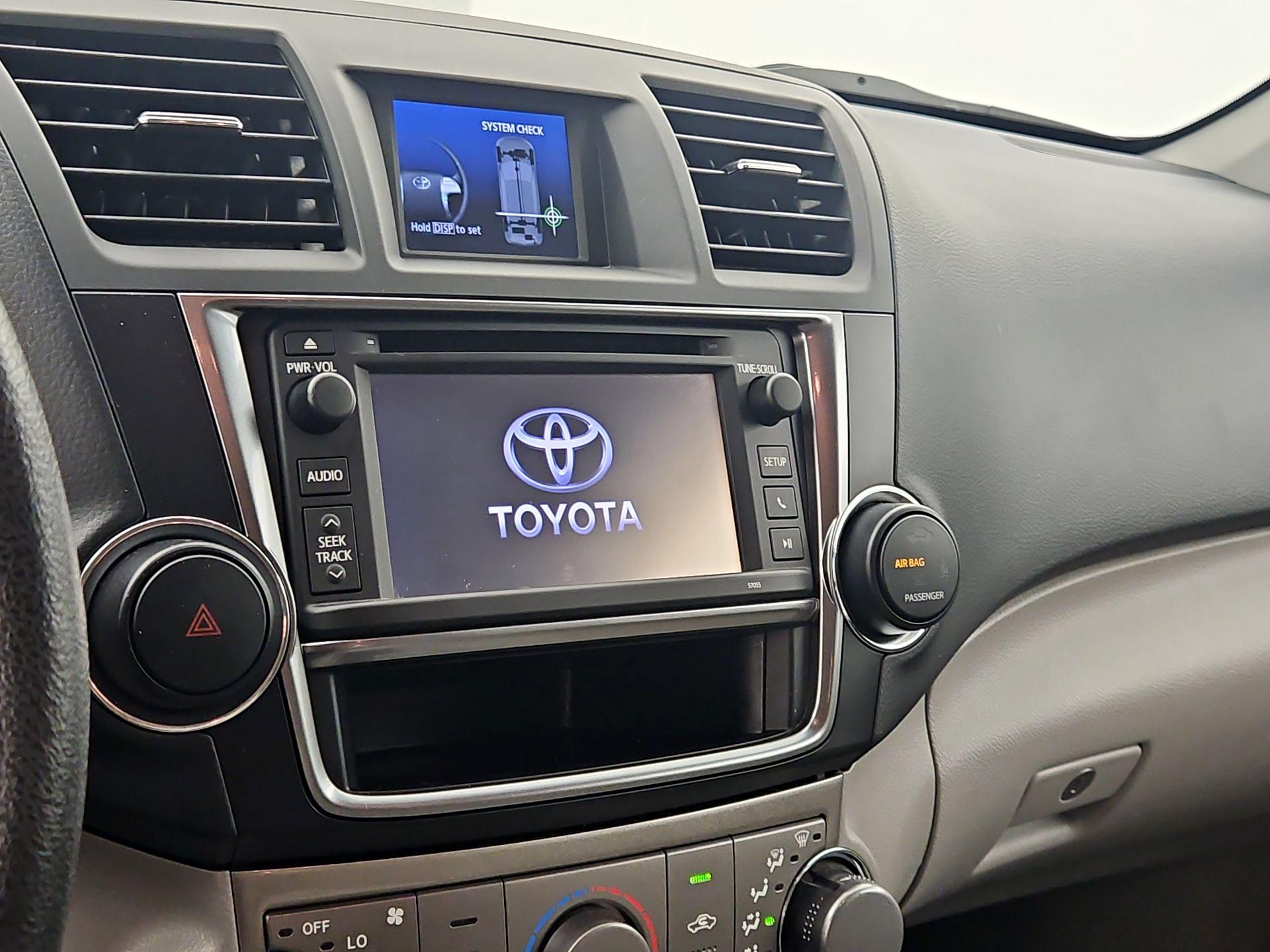 Thumbnail: 2013 Toyota Highlander - 15
