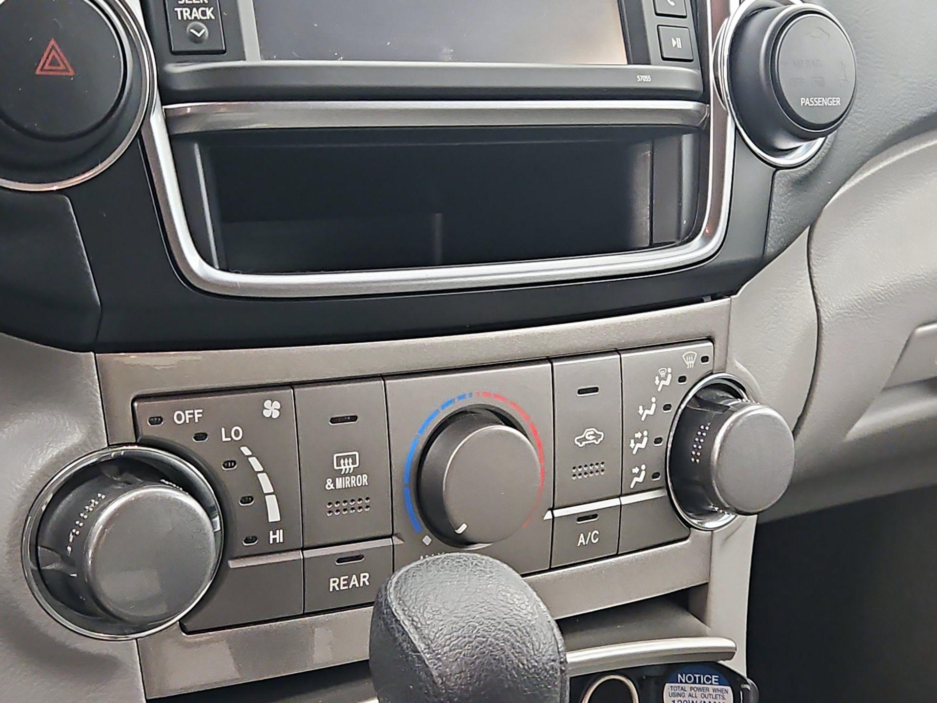 Thumbnail: 2013 Toyota Highlander - 16