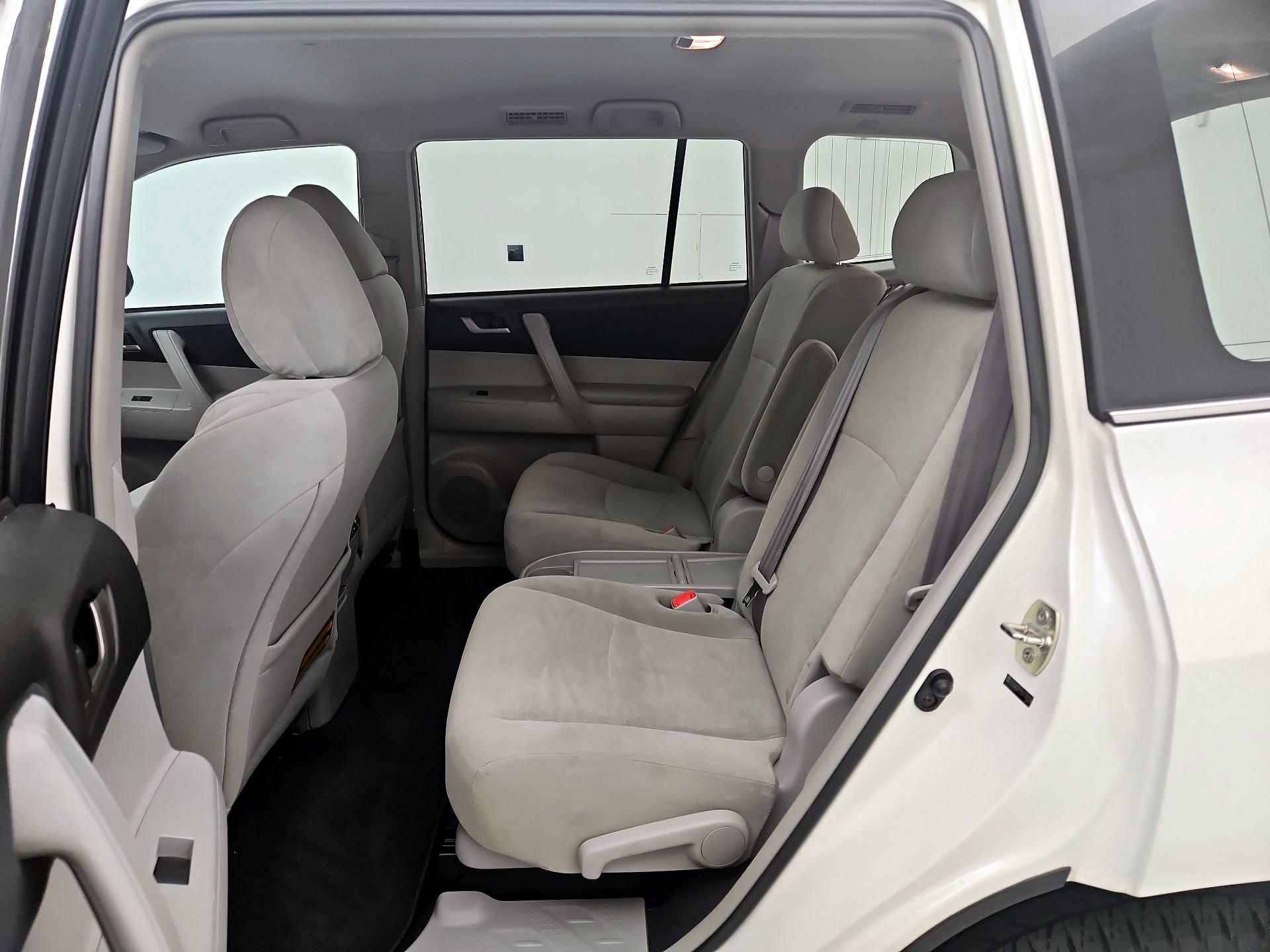 Thumbnail: 2013 Toyota Highlander - 19