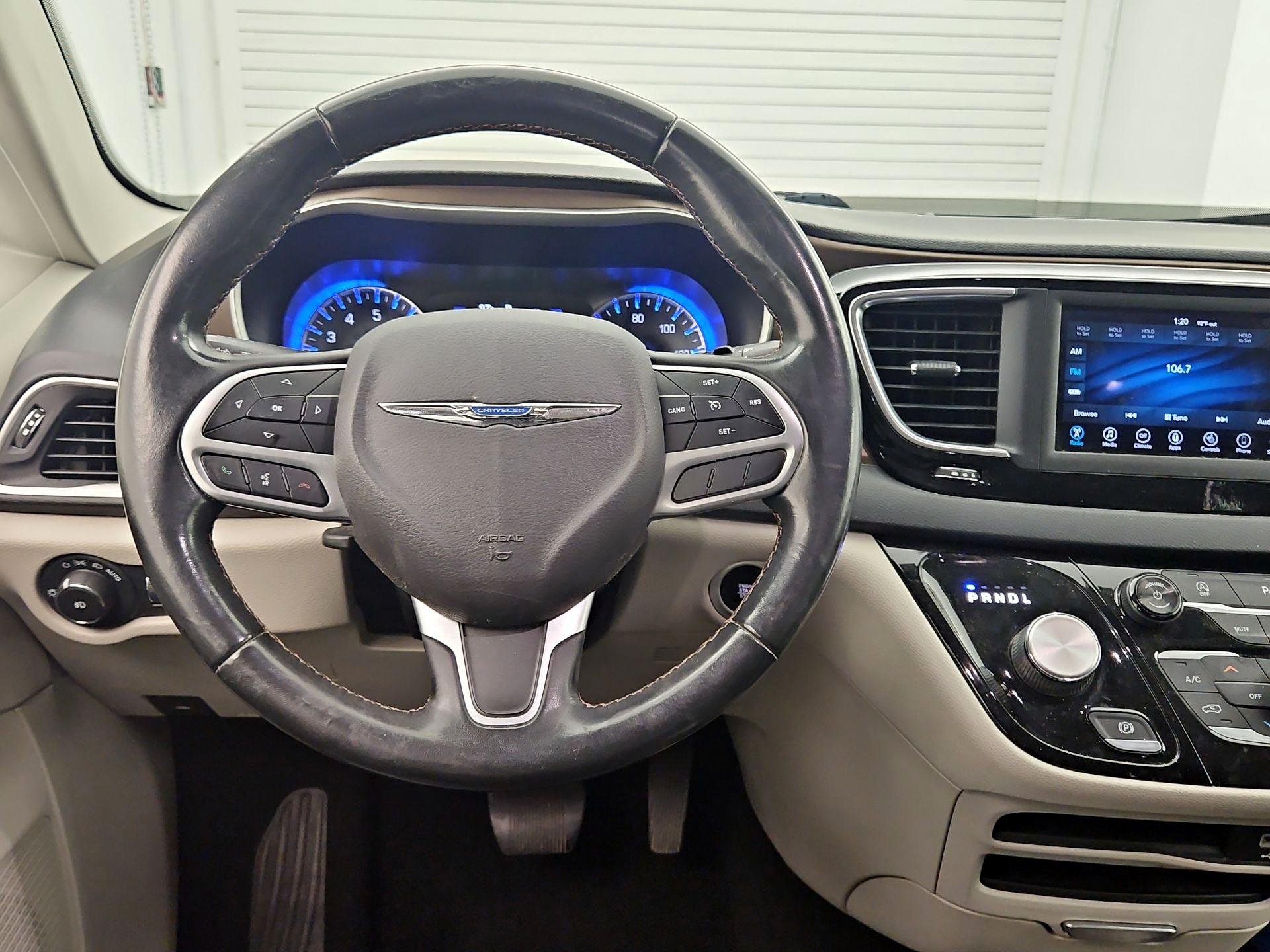 Thumbnail: 2018 Chrysler Pacifica - 10