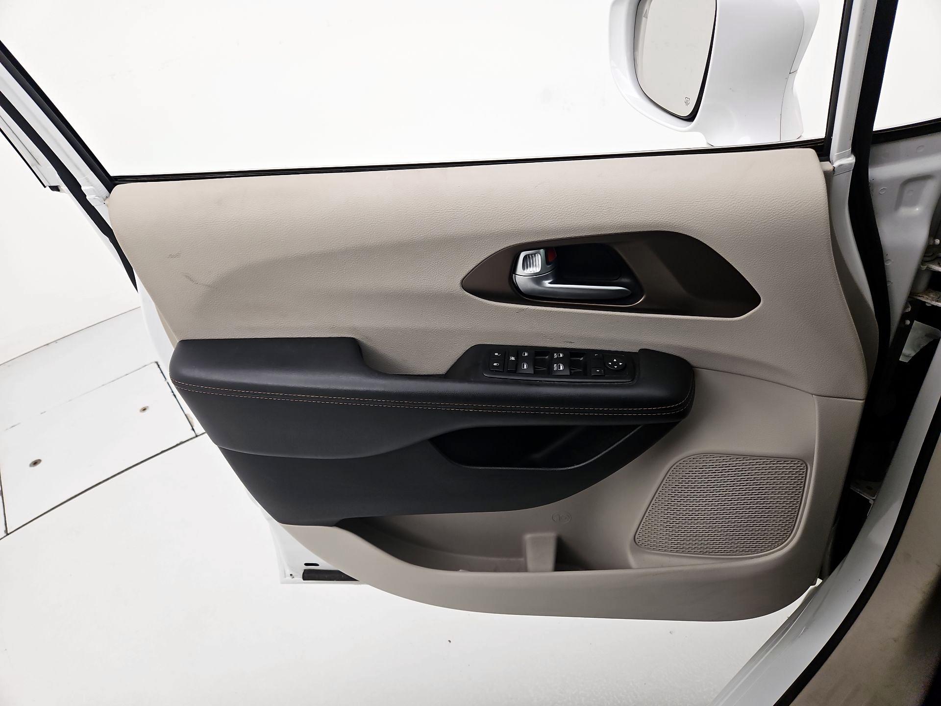 Thumbnail: 2018 Chrysler Pacifica - 12