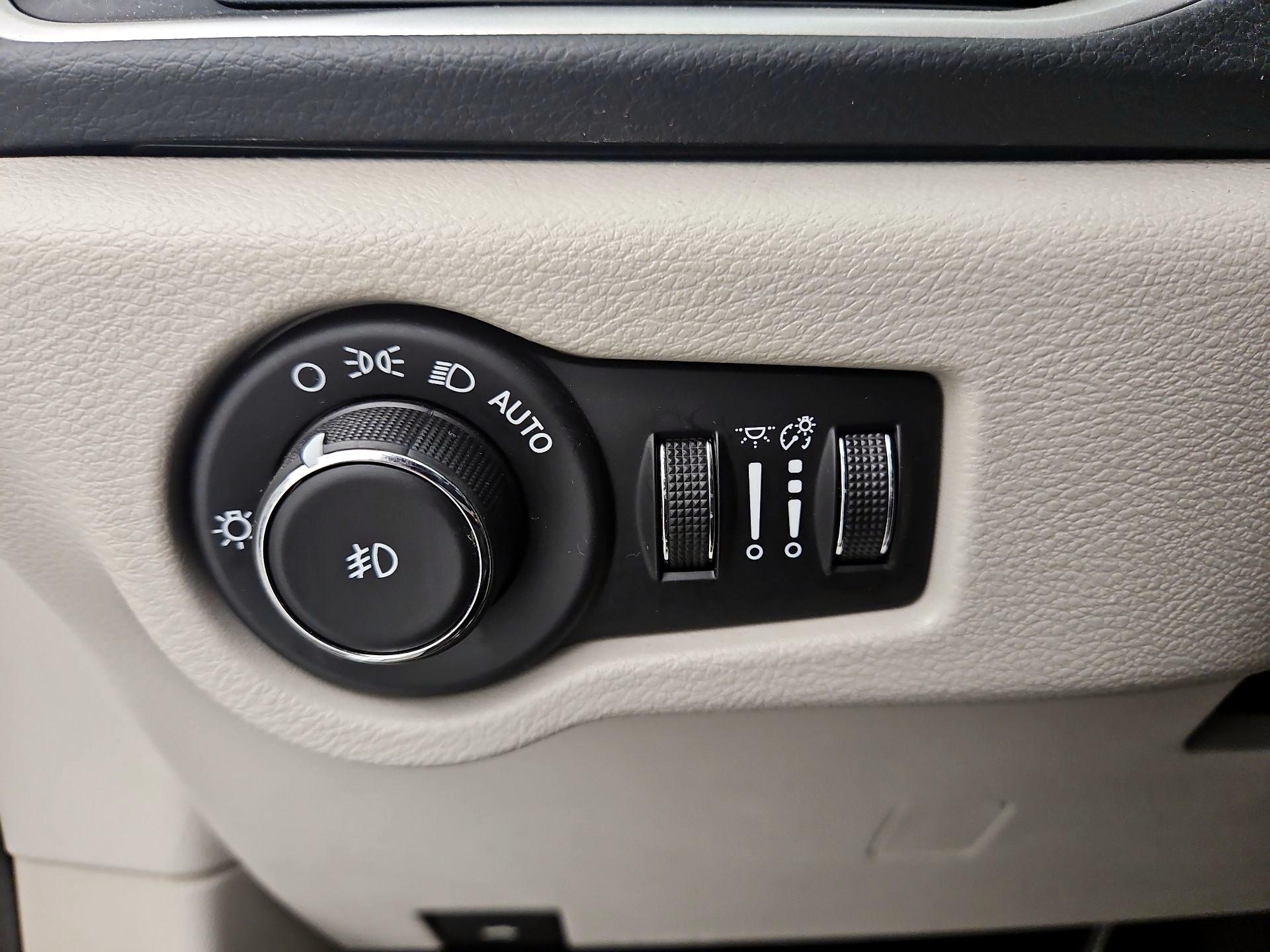 Thumbnail: 2018 Chrysler Pacifica - 13