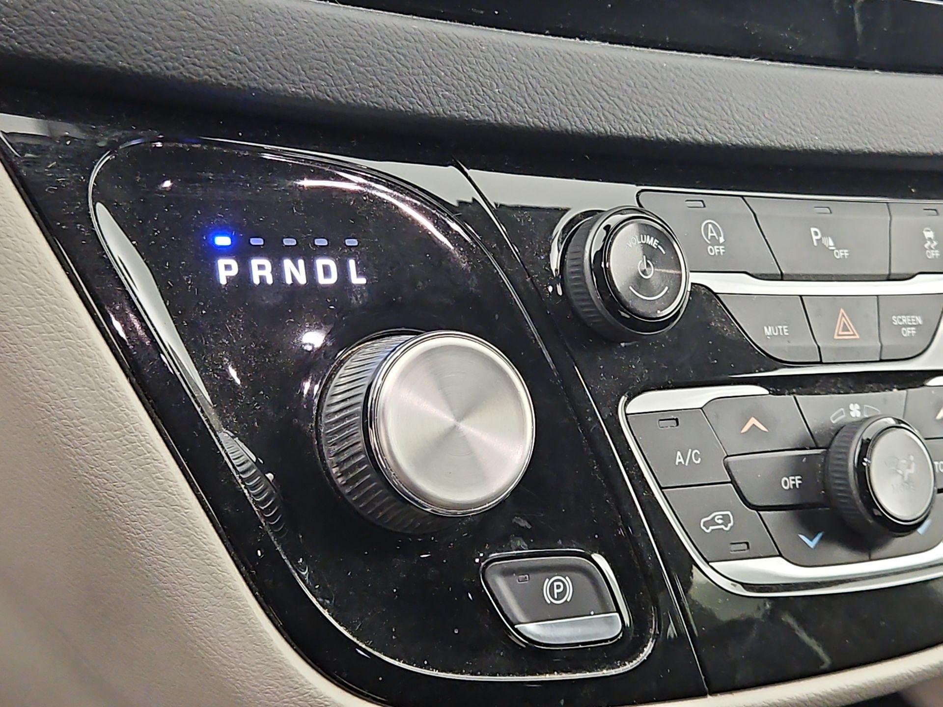 Thumbnail: 2018 Chrysler Pacifica - 17