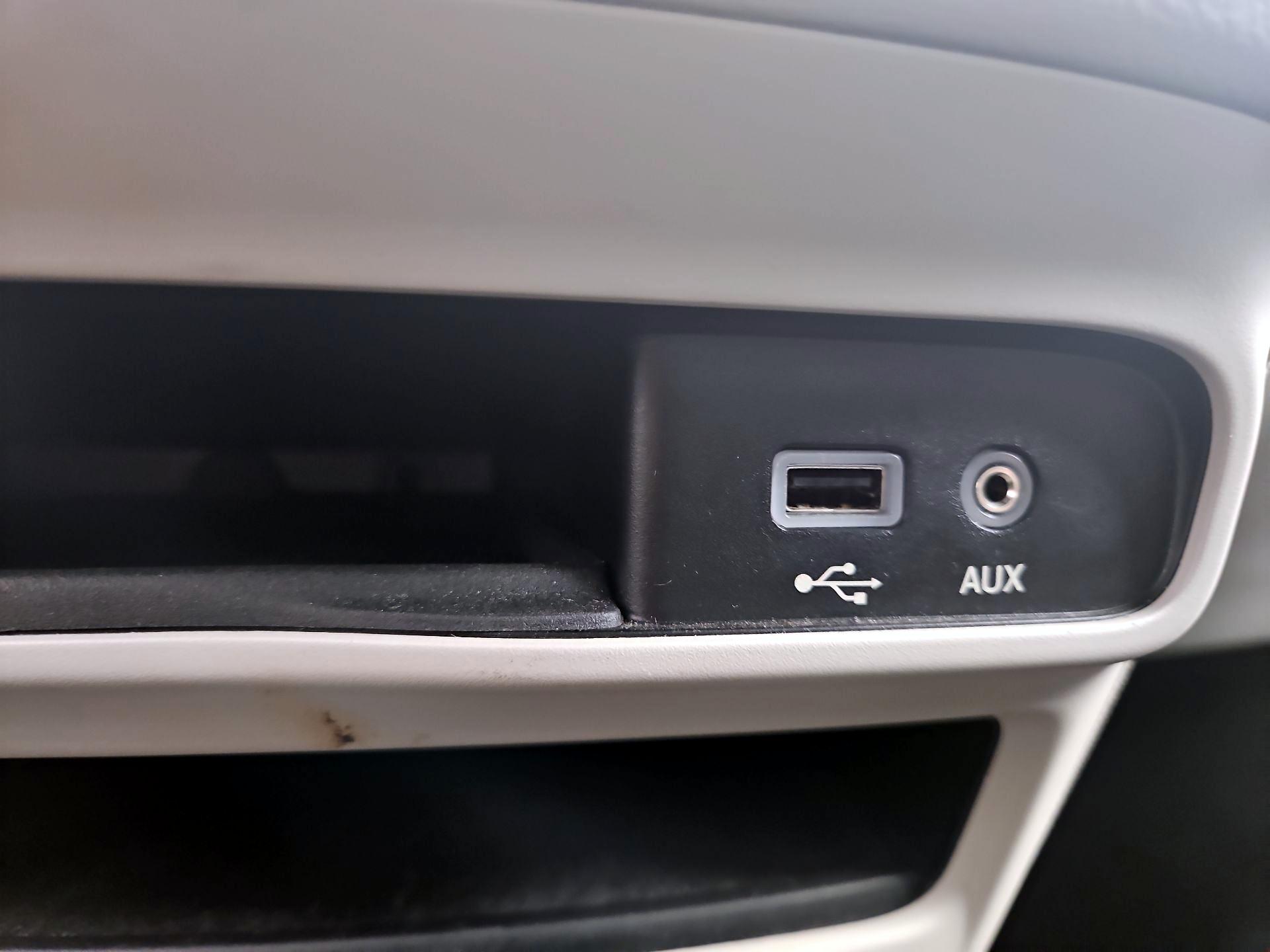 Thumbnail: 2018 Chrysler Pacifica - 18