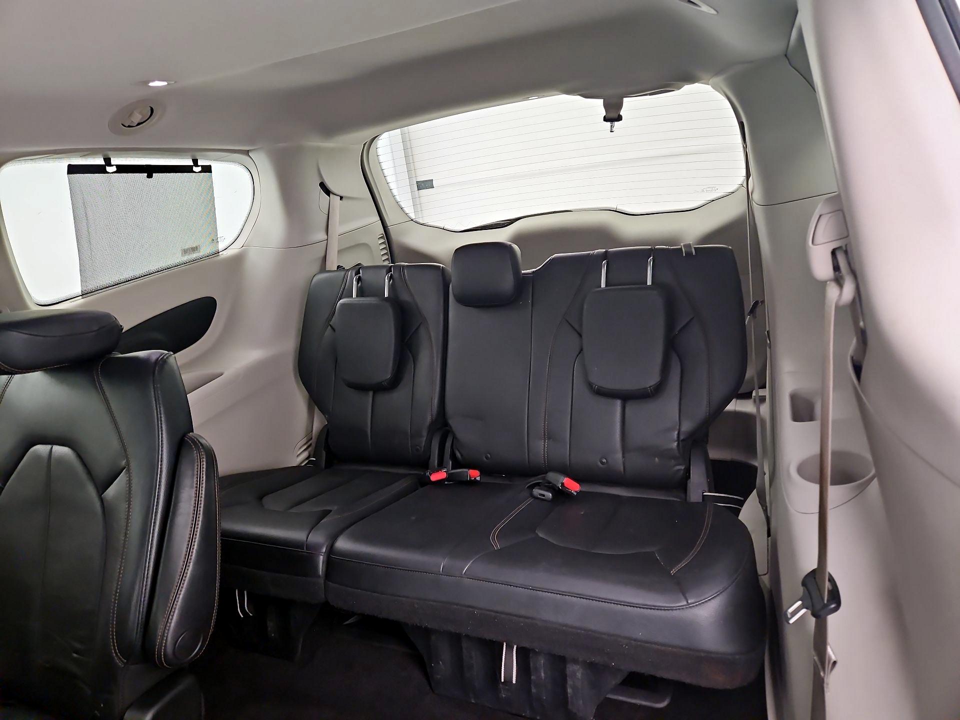 Thumbnail: 2018 Chrysler Pacifica - 20