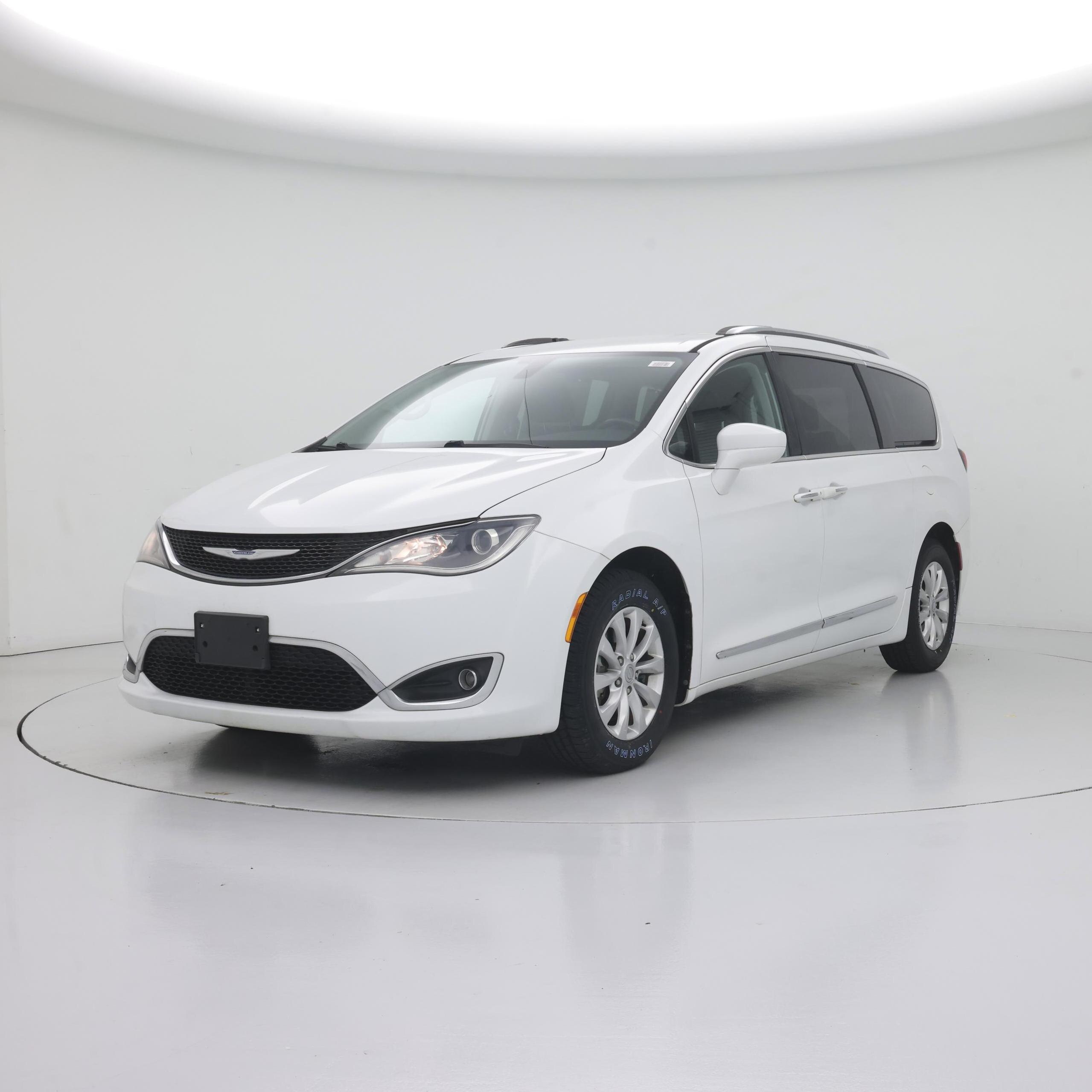 Thumbnail: 2018 Chrysler Pacifica - 4