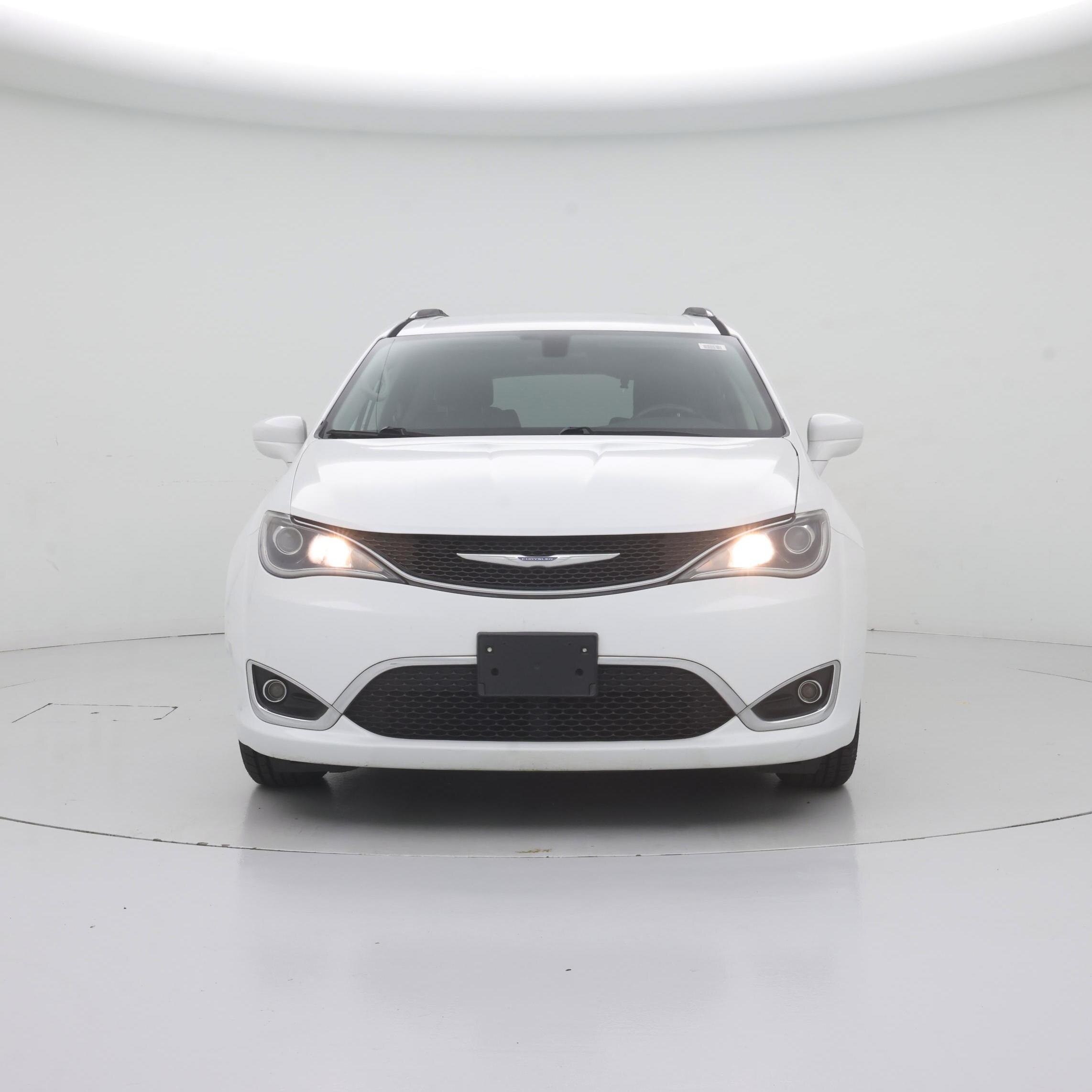Thumbnail: 2018 Chrysler Pacifica - 5