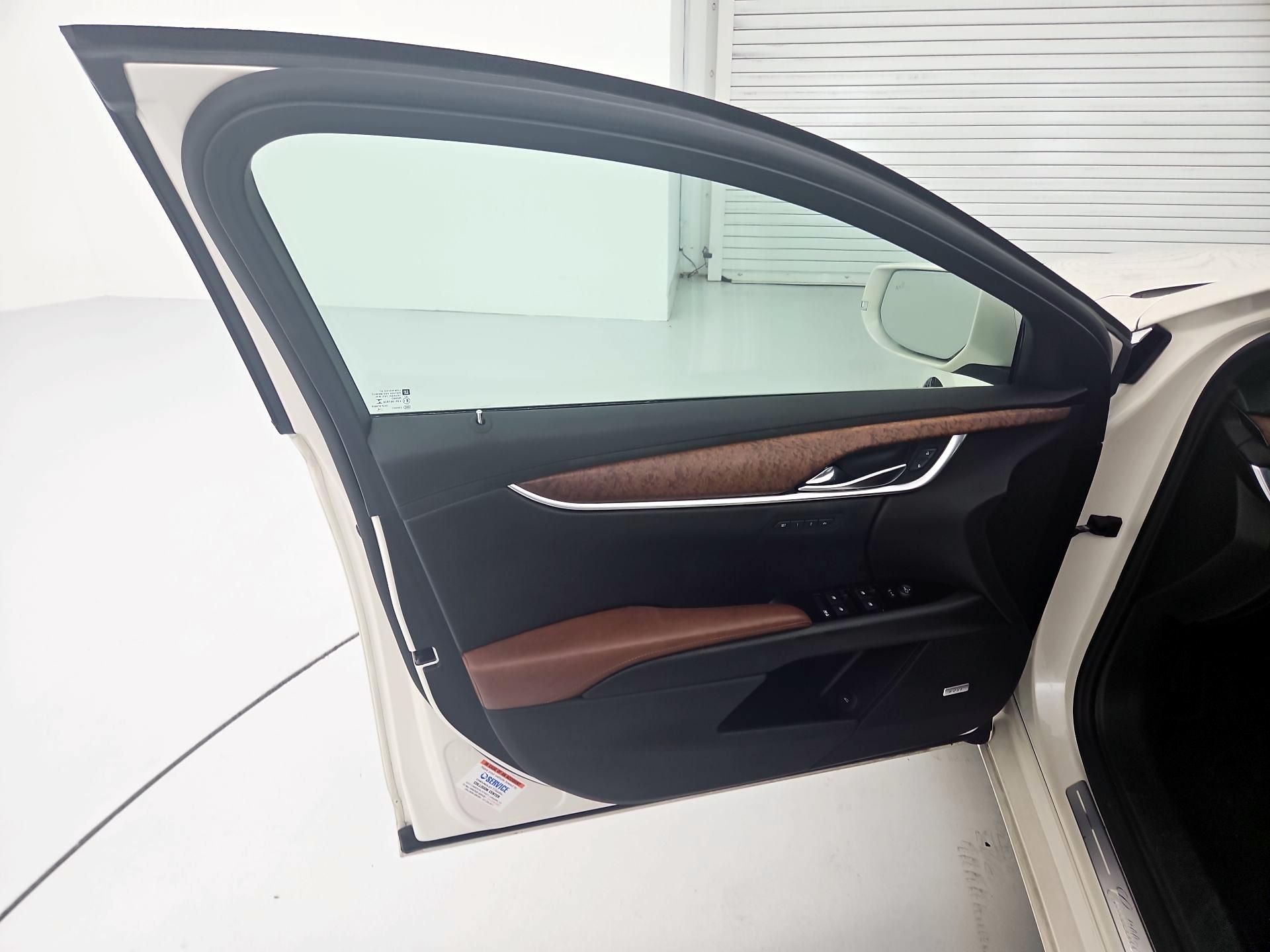 Thumbnail: 2015 Cadillac XTS - 12