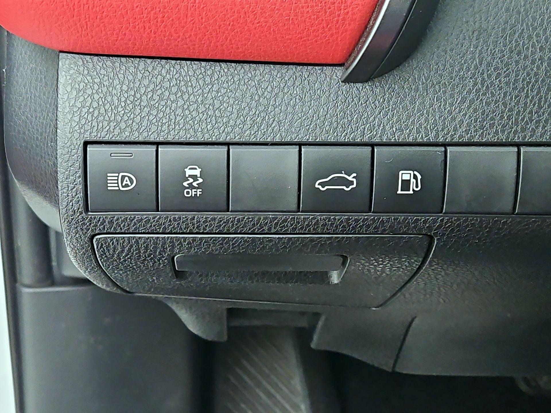 Thumbnail: 2018 Toyota Camry - 13