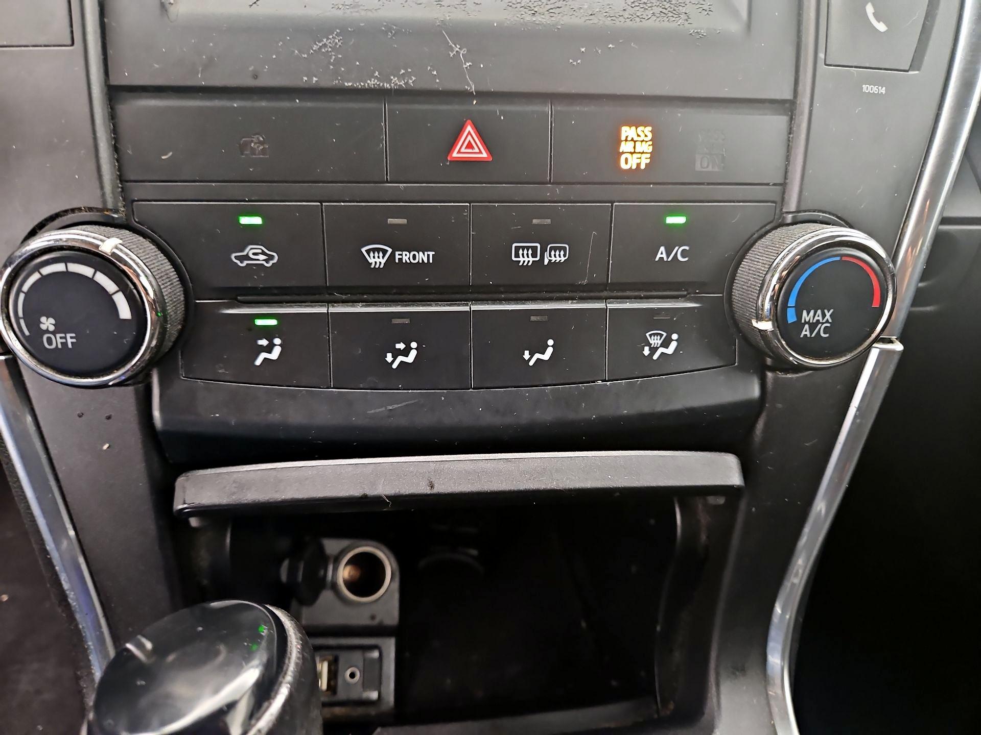 Thumbnail: 2017 Toyota Camry - 15