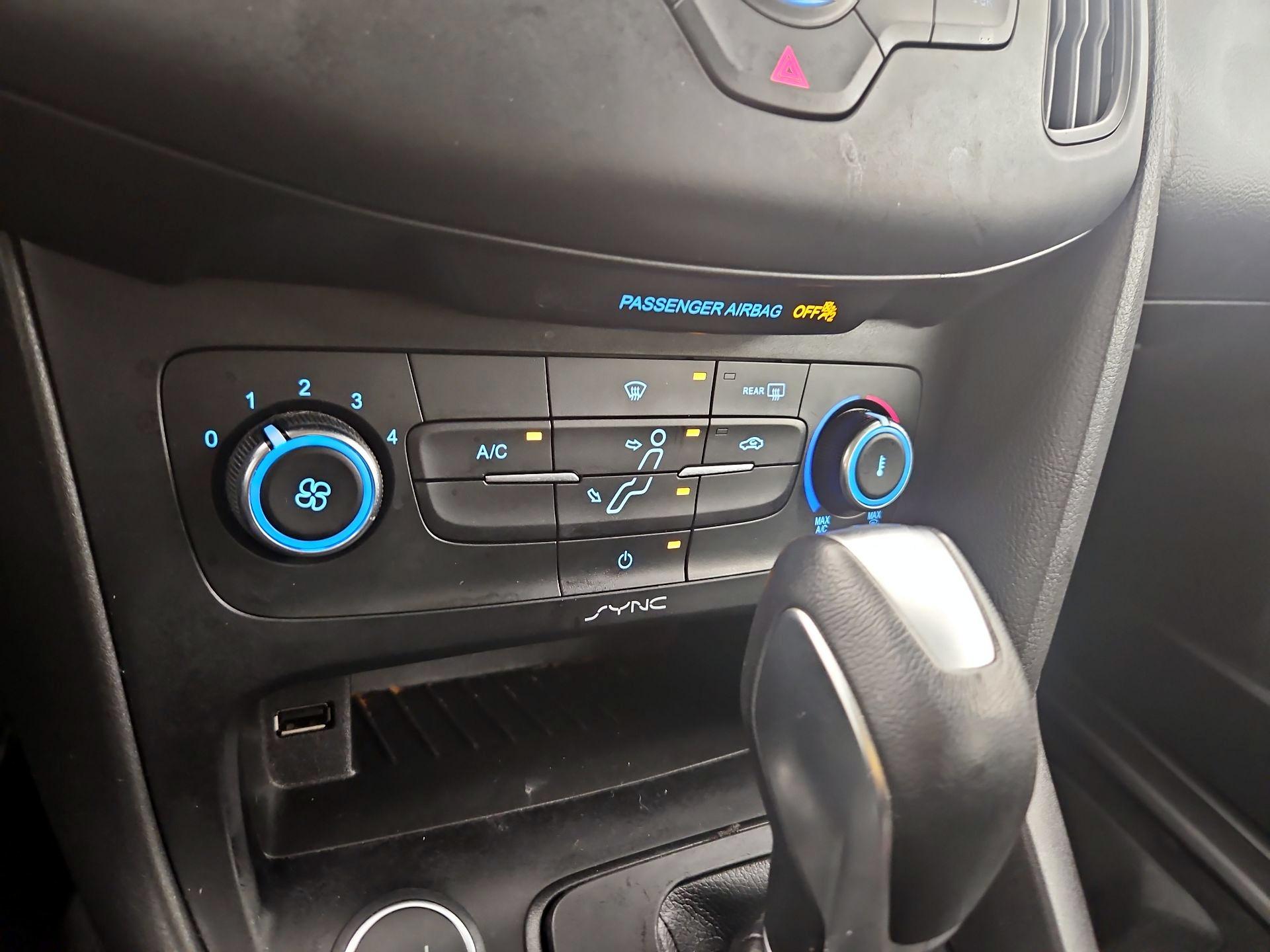 Thumbnail: 2016 Ford Focus - 14