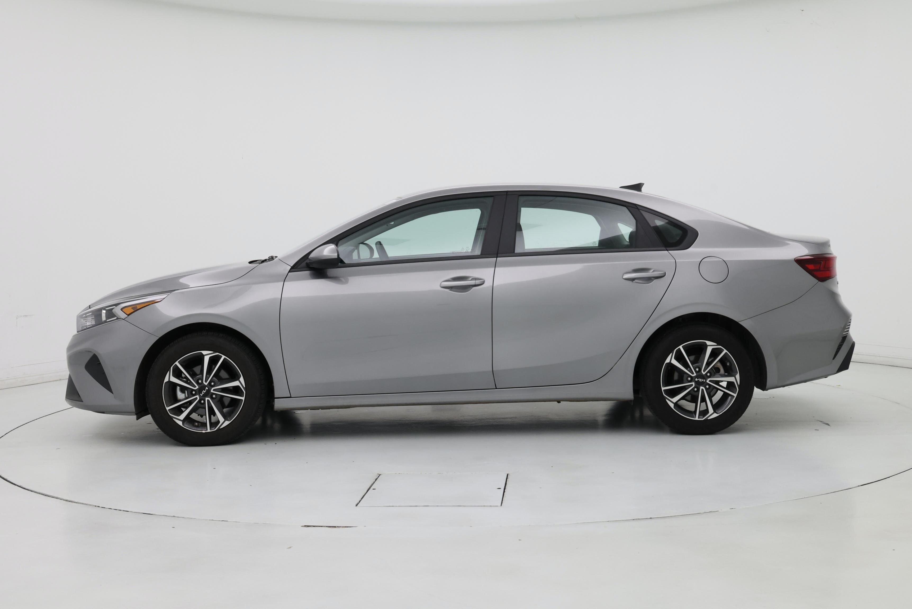 Thumbnail: 2024 Kia Forte - 3