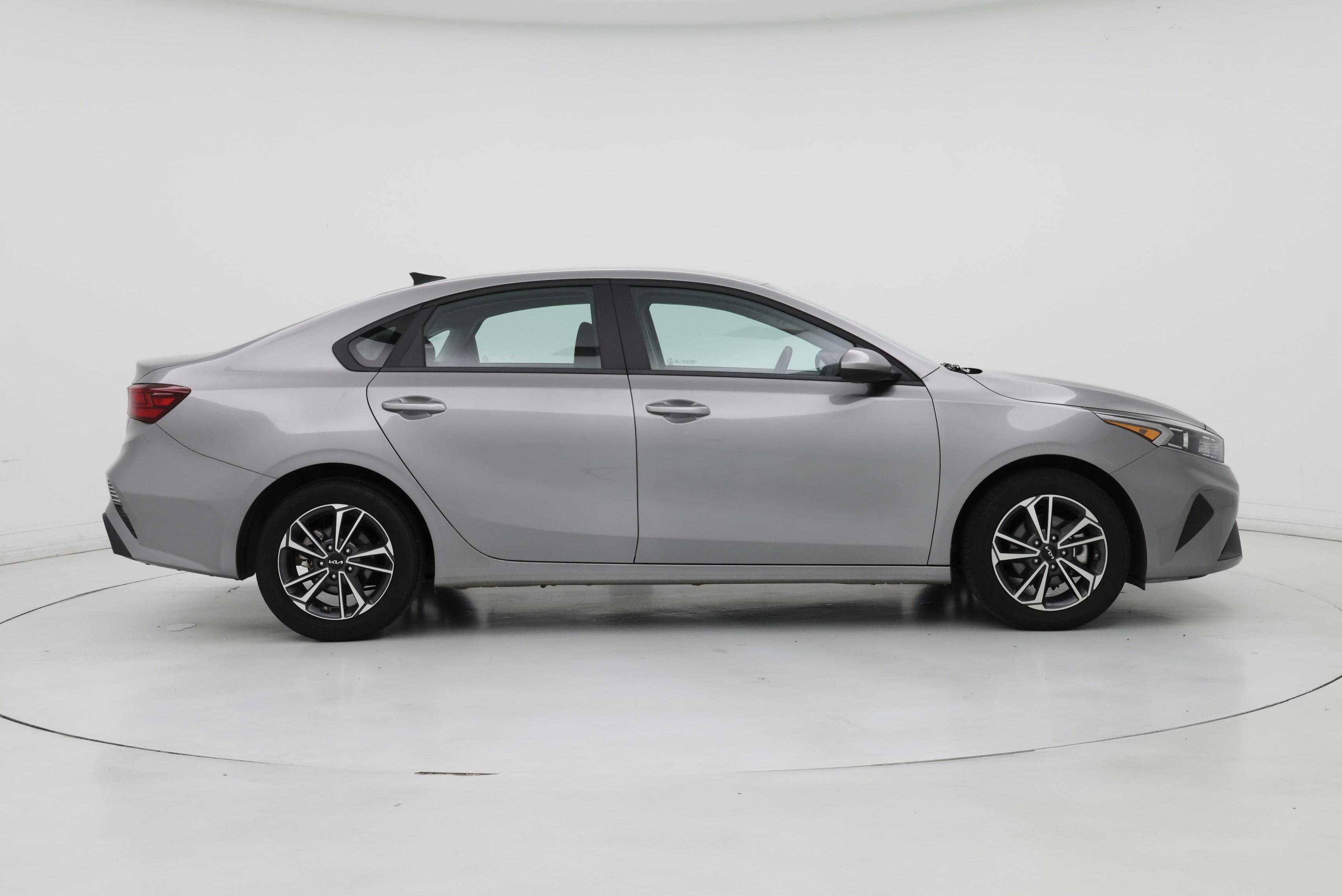 Thumbnail: 2024 Kia Forte - 7