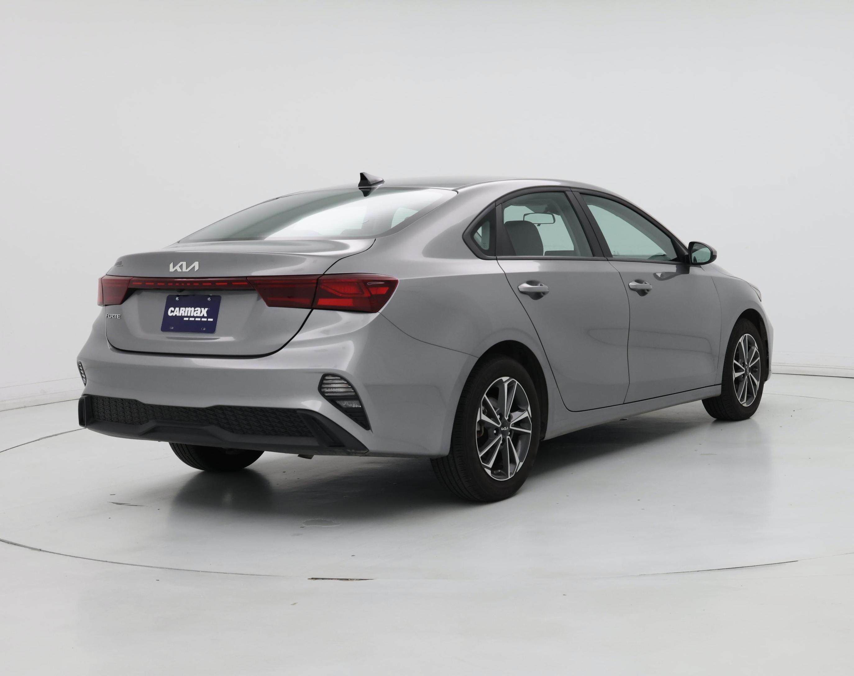 Thumbnail: 2024 Kia Forte - 8