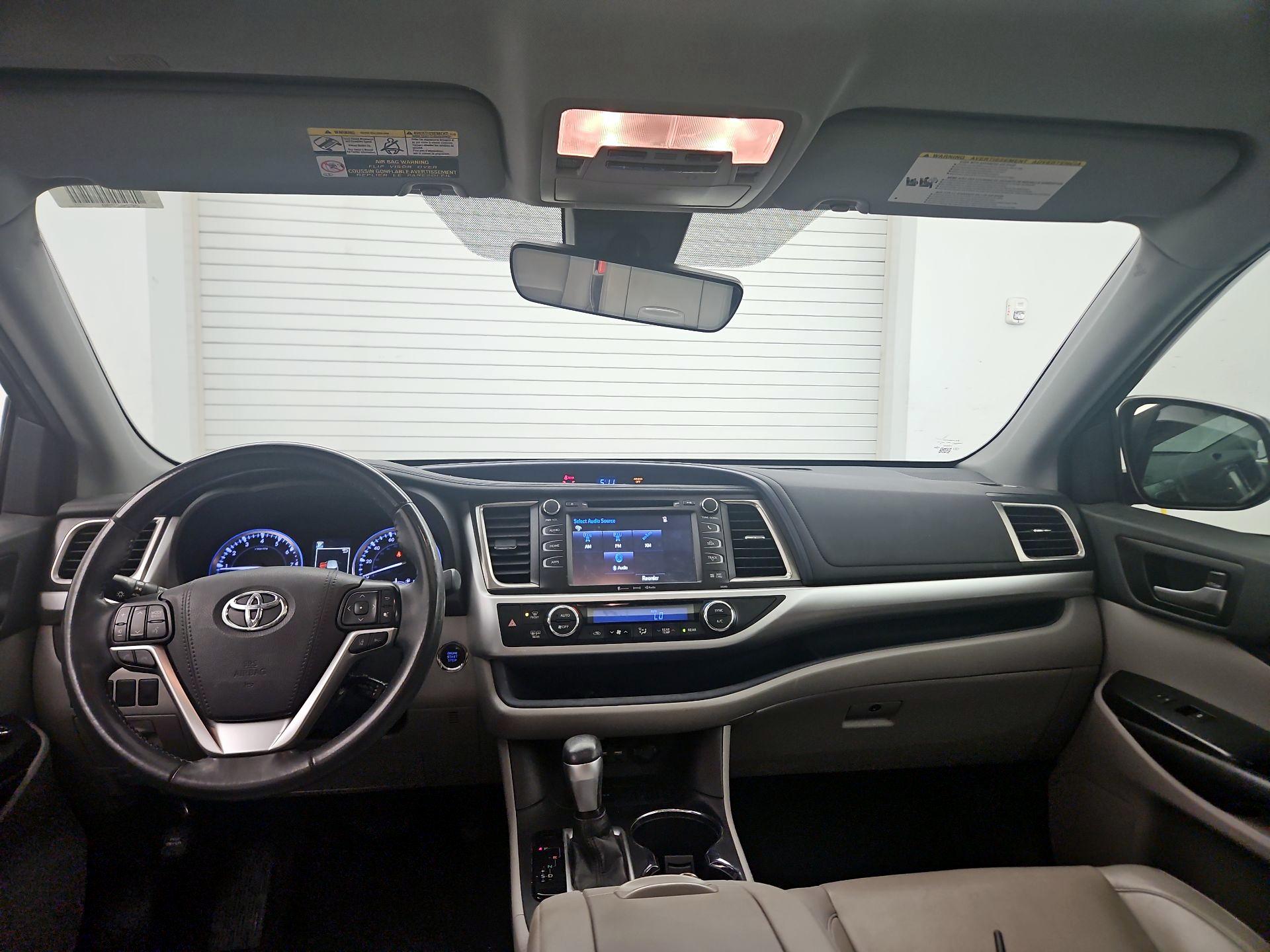 Thumbnail: 2019 Toyota Highlander - 9